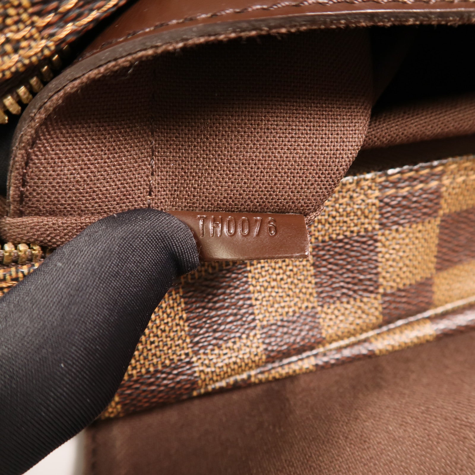 LOUIS VUITTON Damier Naviglio金扣肩背袋