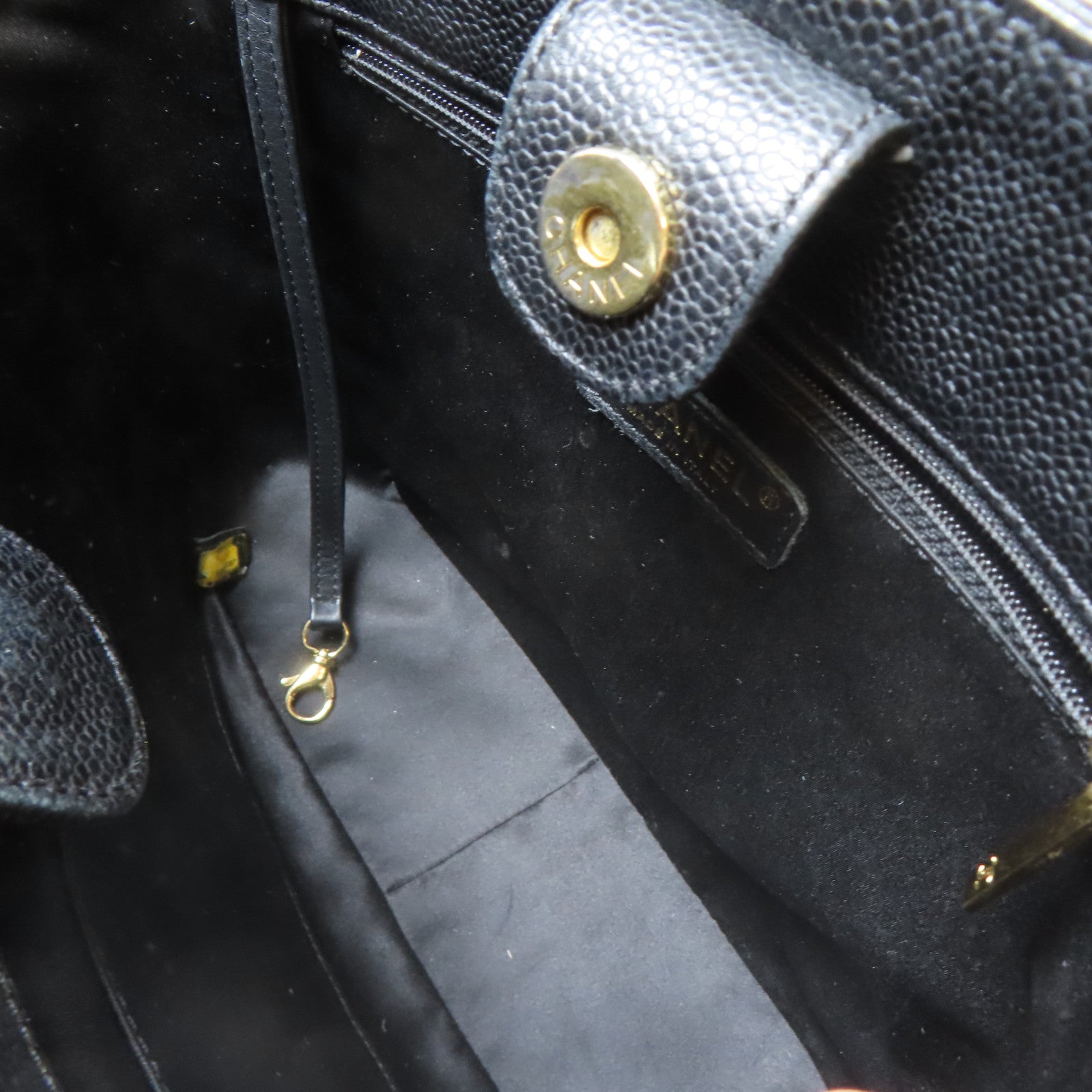 CHANEL 菱格Caviar皮革Shoulder Bag金扣鏈帶肩背袋黑色