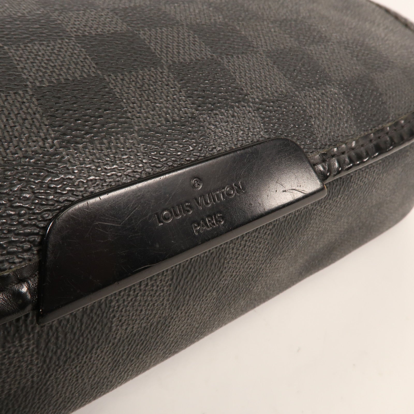 LOUIS VUITTON Damier Graphite Daniel GM銀扣肩背袋