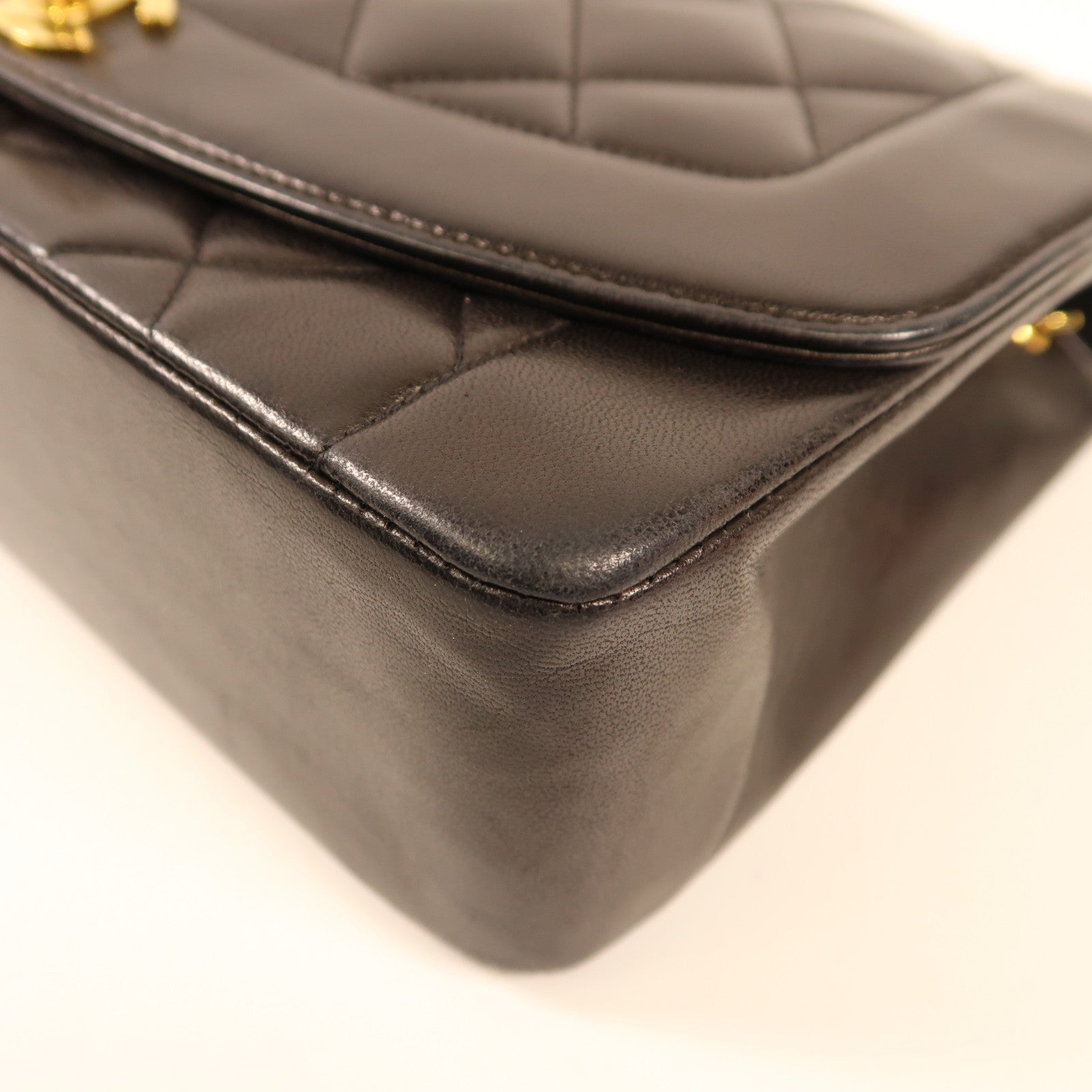CHANEL 羊皮皮革Diana Shoulder金扣鏈帶肩背袋