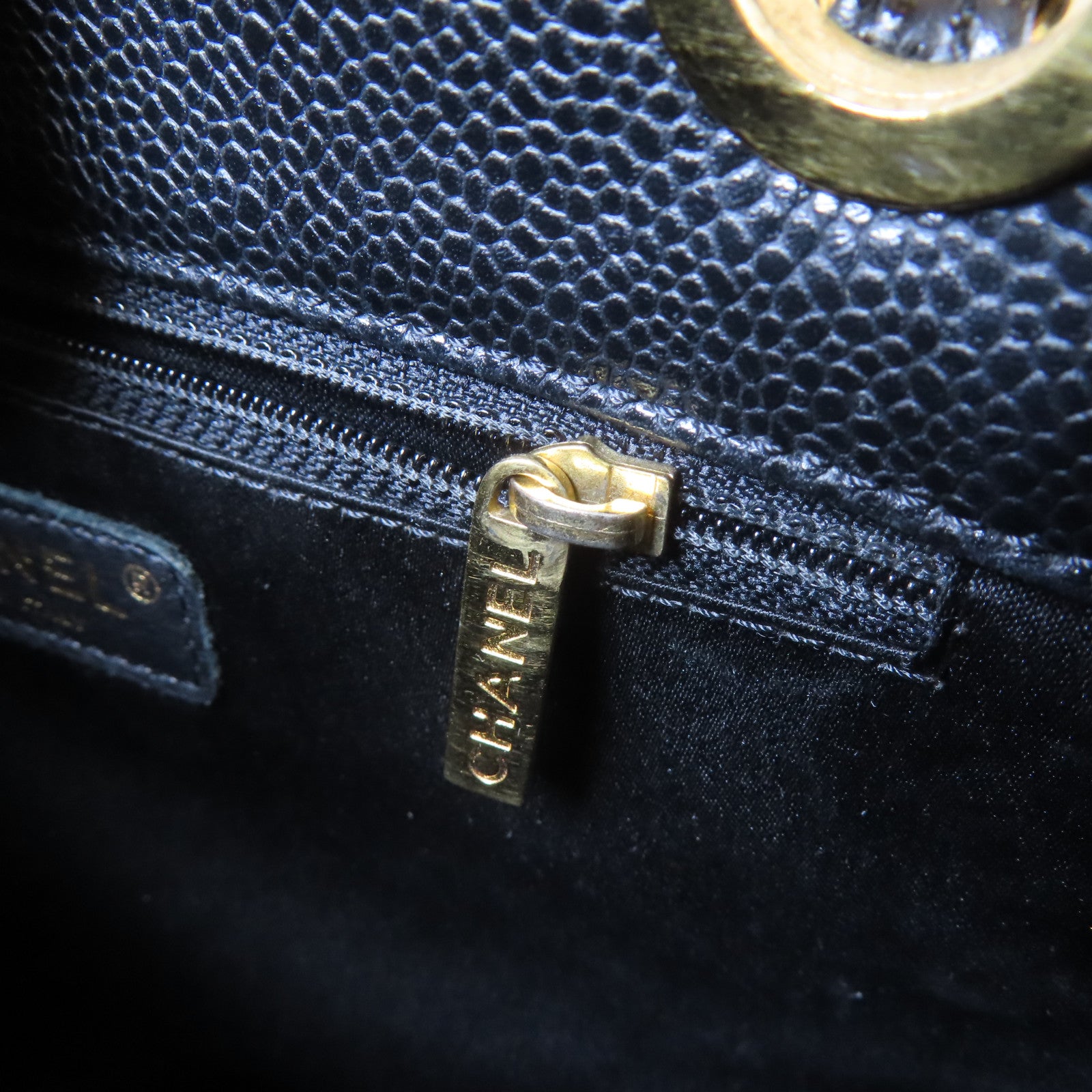 CHANEL 菱格Caviar皮革Shoulder Bag金扣鏈帶肩背袋黑色