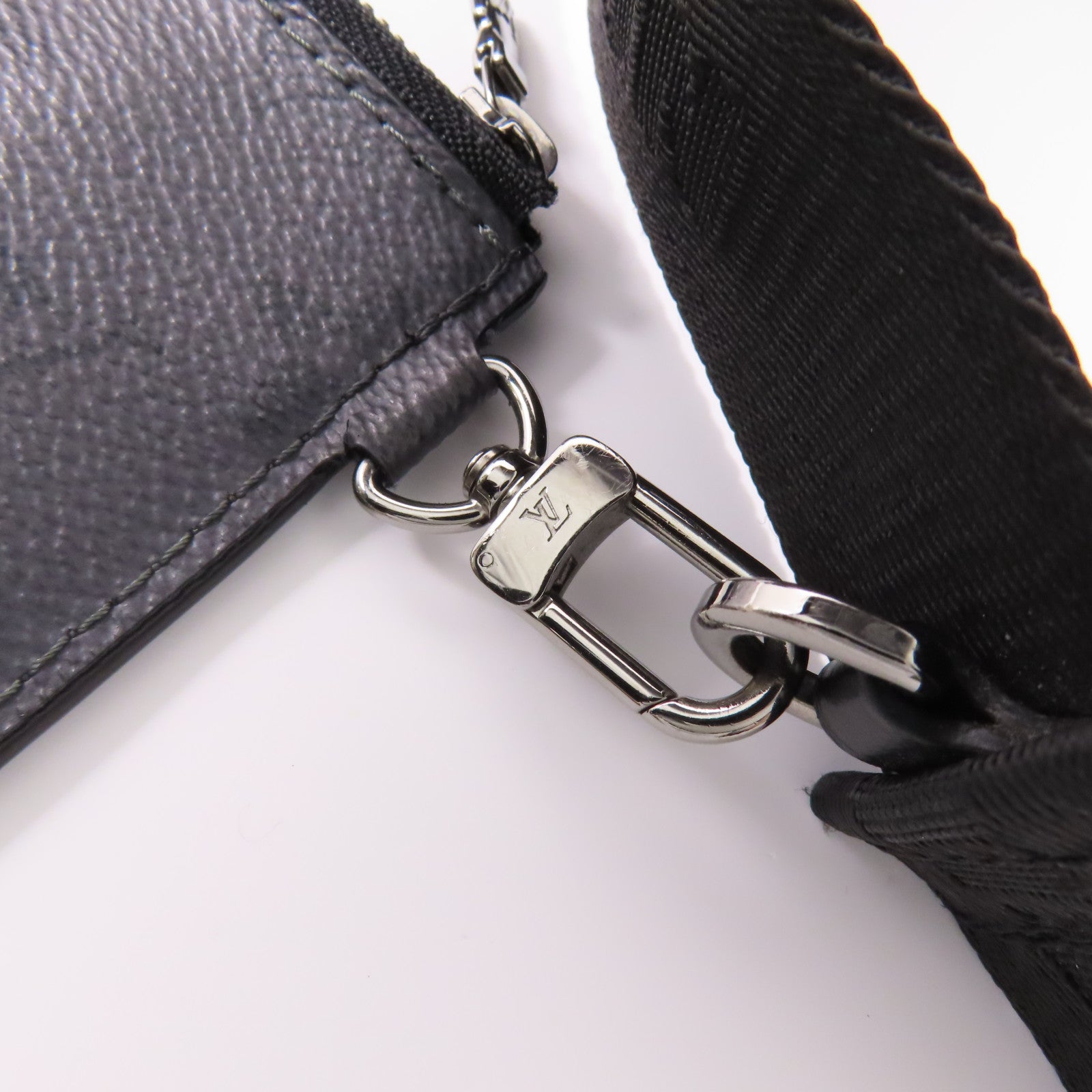 LOUIS VUITTON 【激減優惠】Monogram Eclipse Gaston銀扣肩背袋