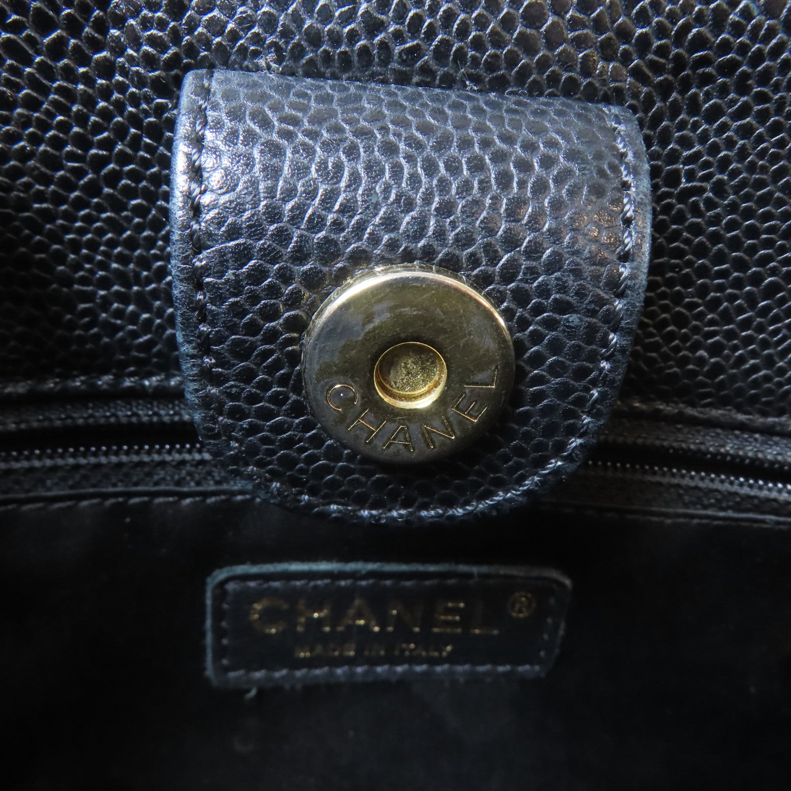 CHANEL 菱格Caviar皮革Shoulder Bag金扣鏈帶肩背袋黑色