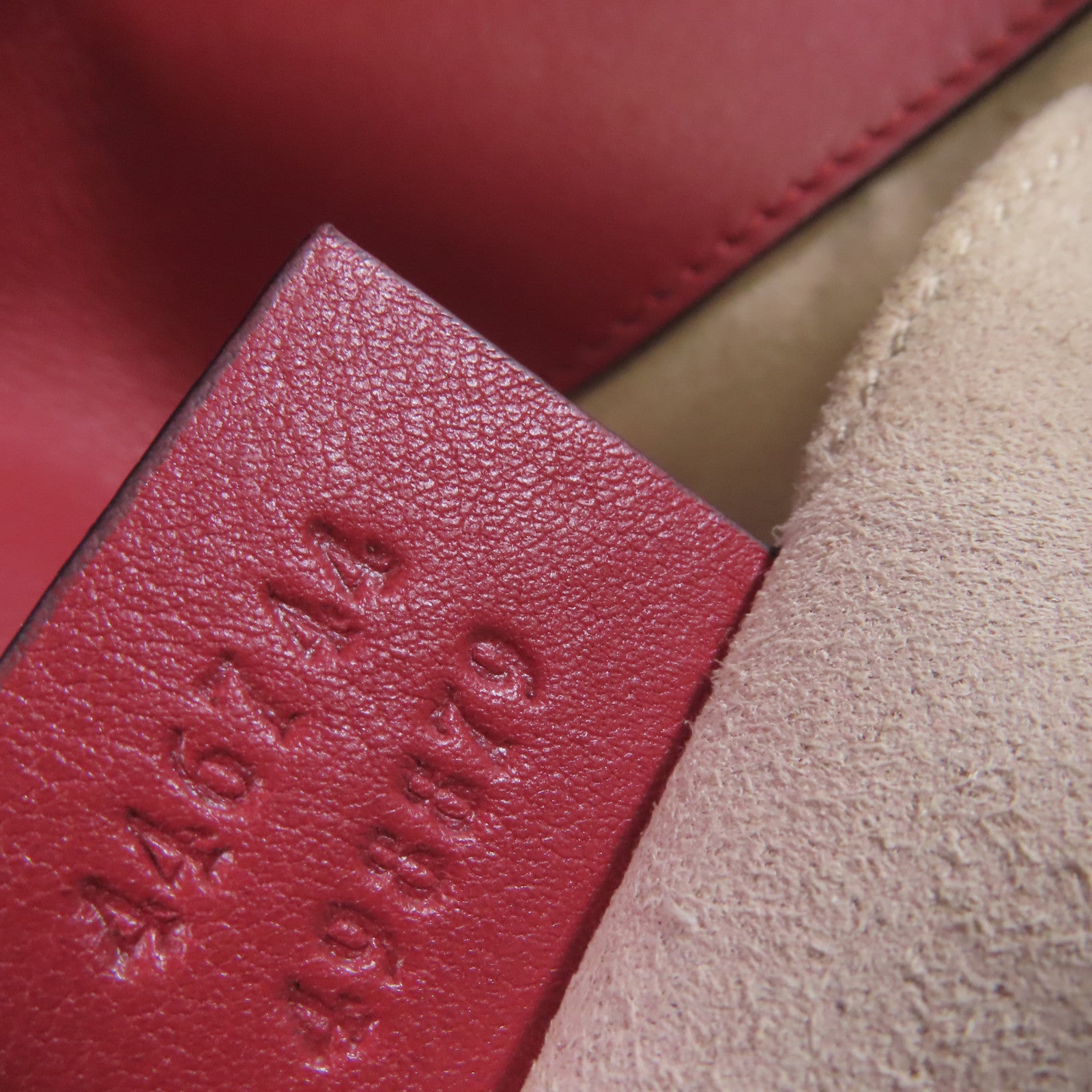 GUCCI 牛皮皮革GG Marmont Shoulder Bag金扣鏈帶肩背袋紅色