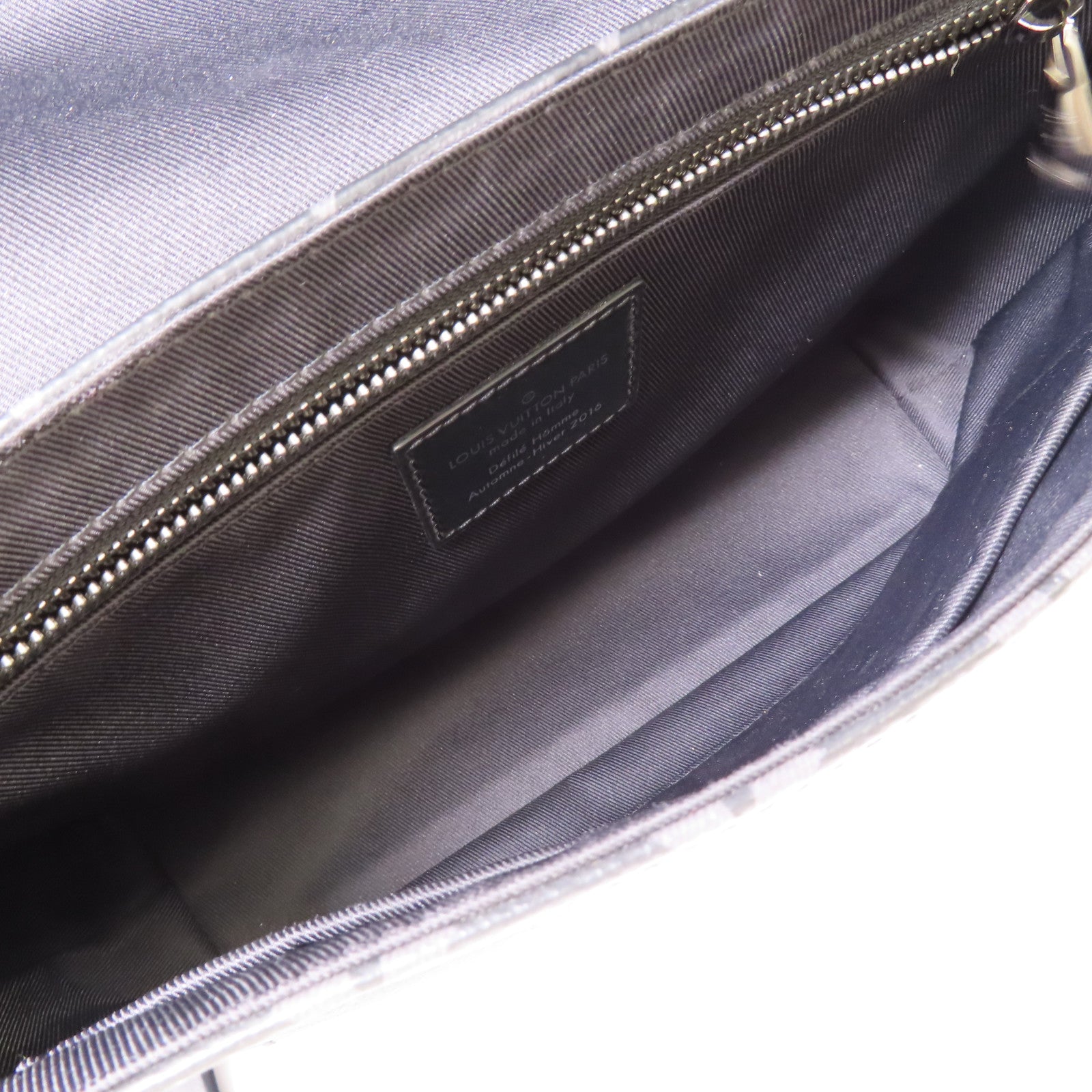 LOUIS VUITTON Monogram Eclipse Messenger PM Voyager銀扣肩背袋