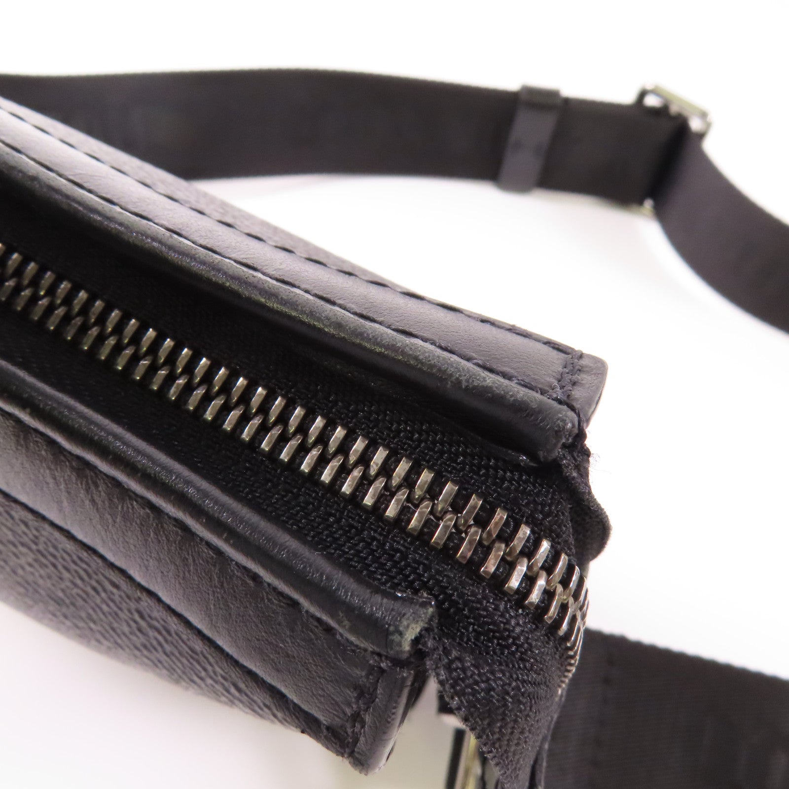 LOUIS VUITTON Monogram Eclipse Gaston銀扣肩背袋