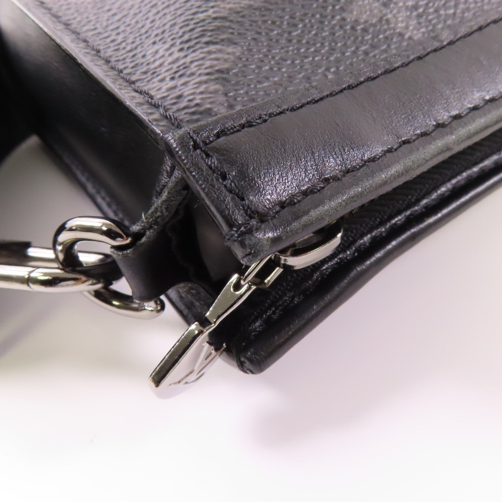 LOUIS VUITTON Monogram Eclipse Gaston銀扣肩背袋