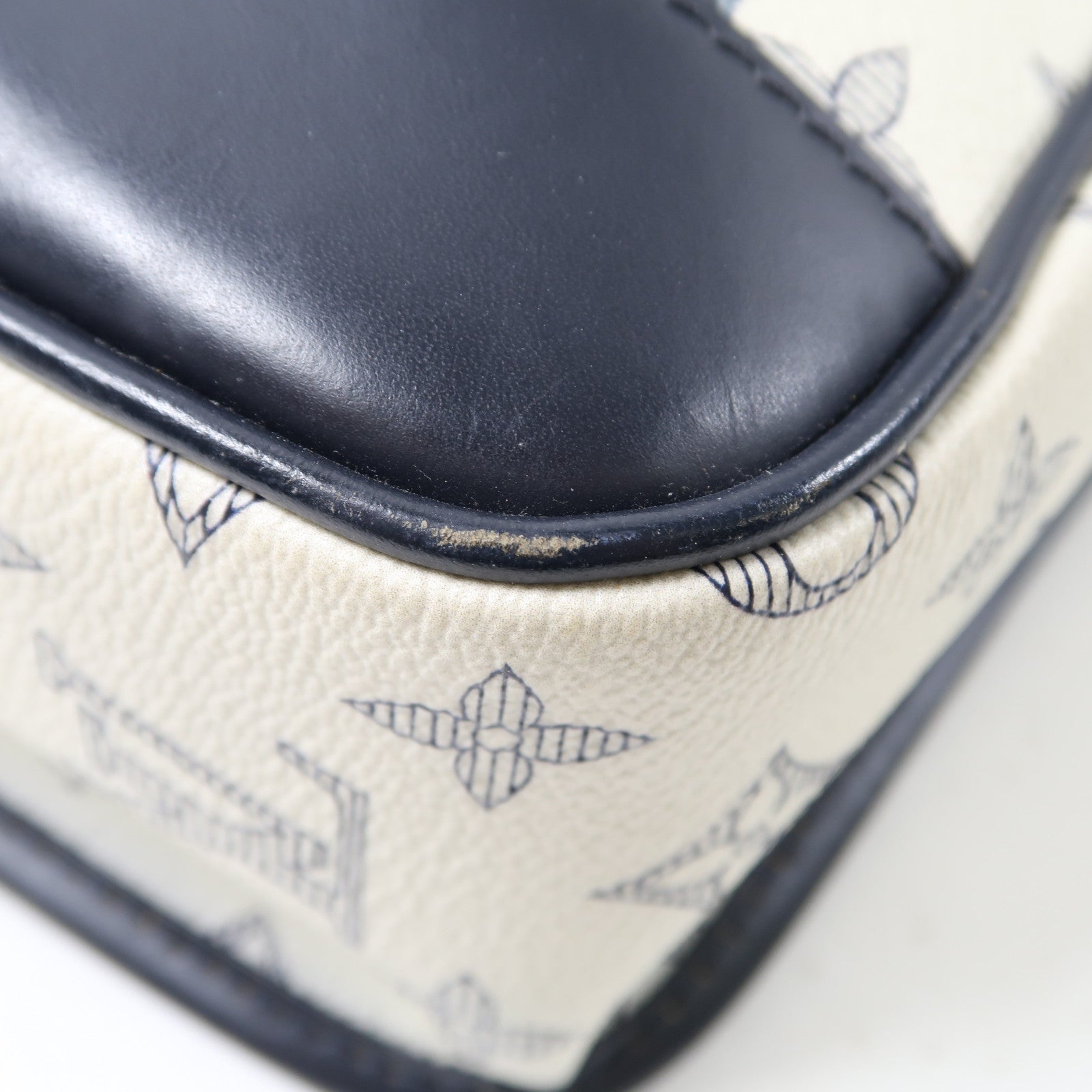LOUIS VUITTON 【激減優惠】Monogram Savane Messenger BB銀扣手拿包黑色