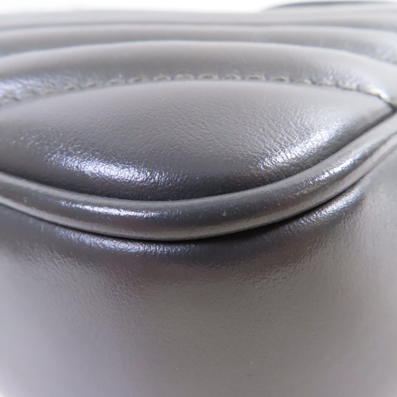 SAINT LAURENT 斜紋牛皮皮革Lou Camera Shoulder Bag金扣肩背袋灰色