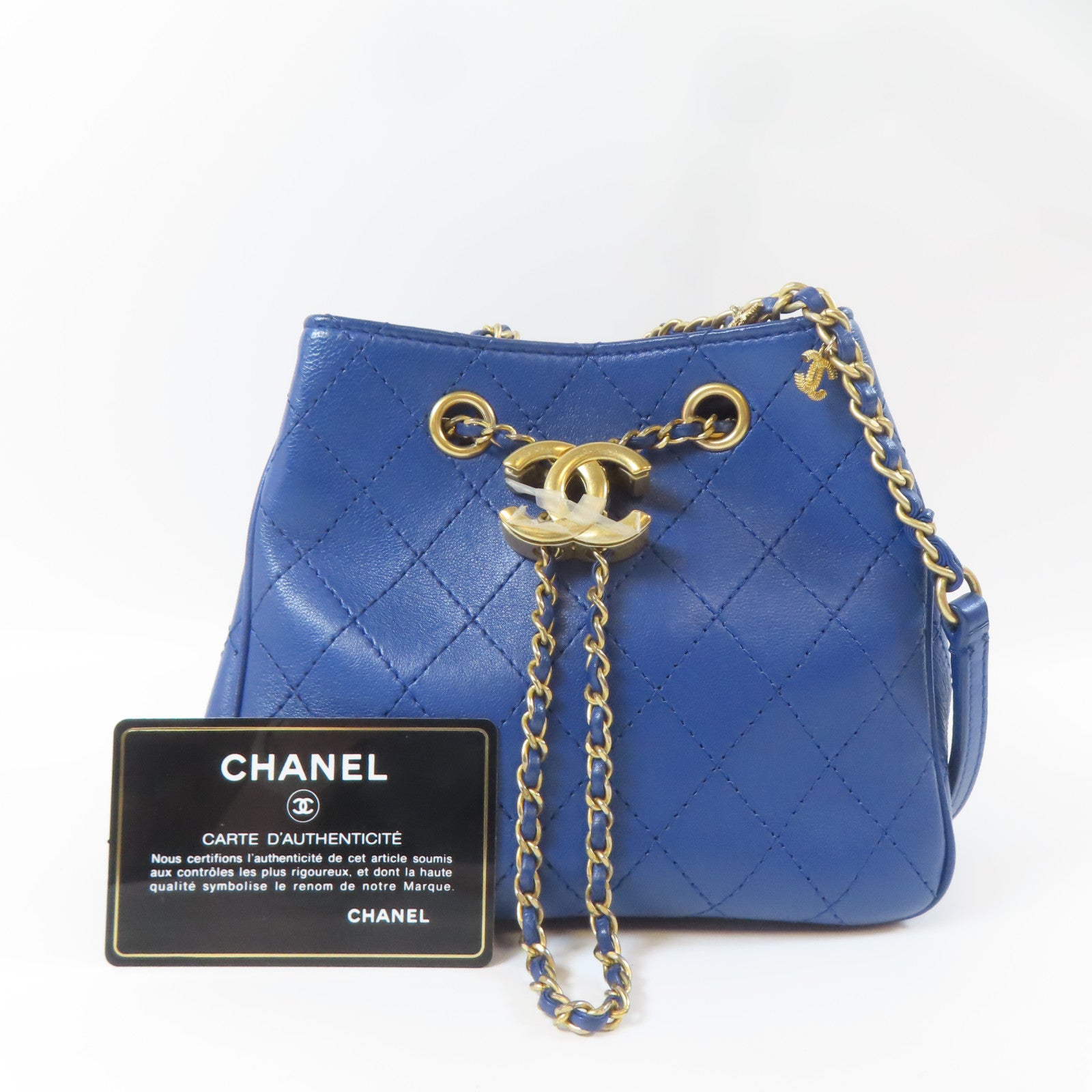 CHANEL 菱格牛皮皮革Egyptian Amulet金扣鏈帶肩背袋藍色