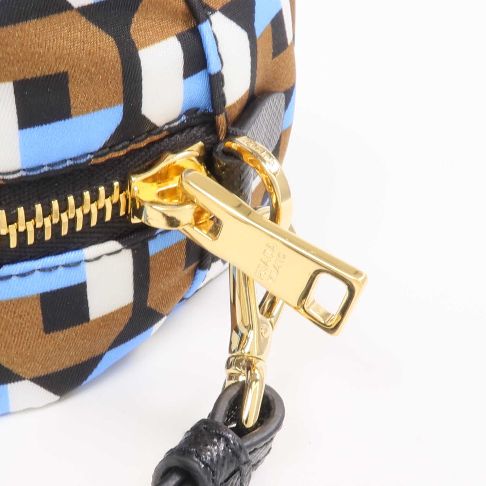 PRADA 尼龍Pouch金扣手拿包