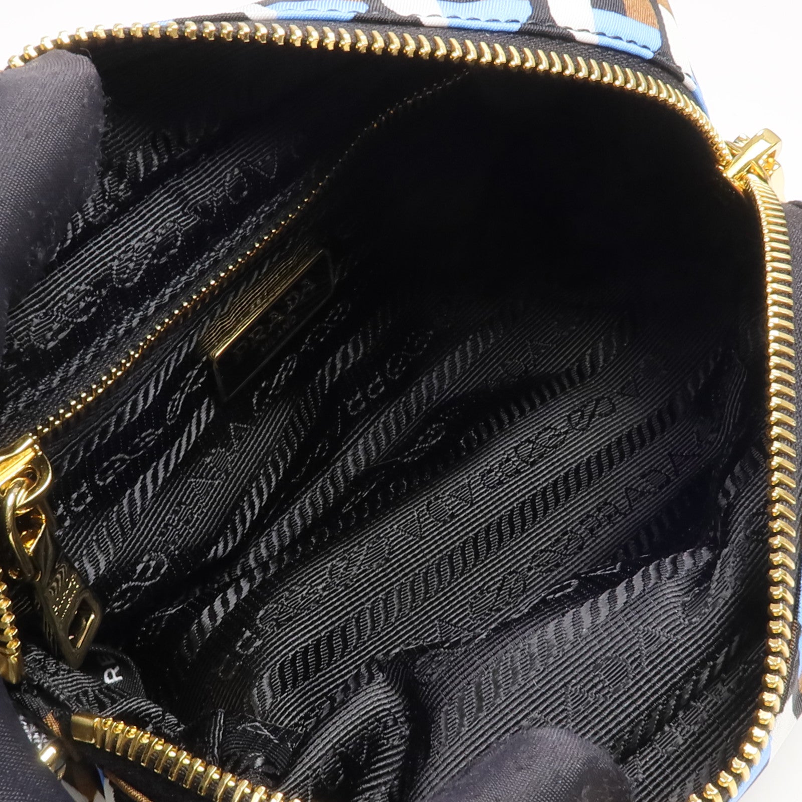 PRADA 尼龍Pouch金扣手拿包