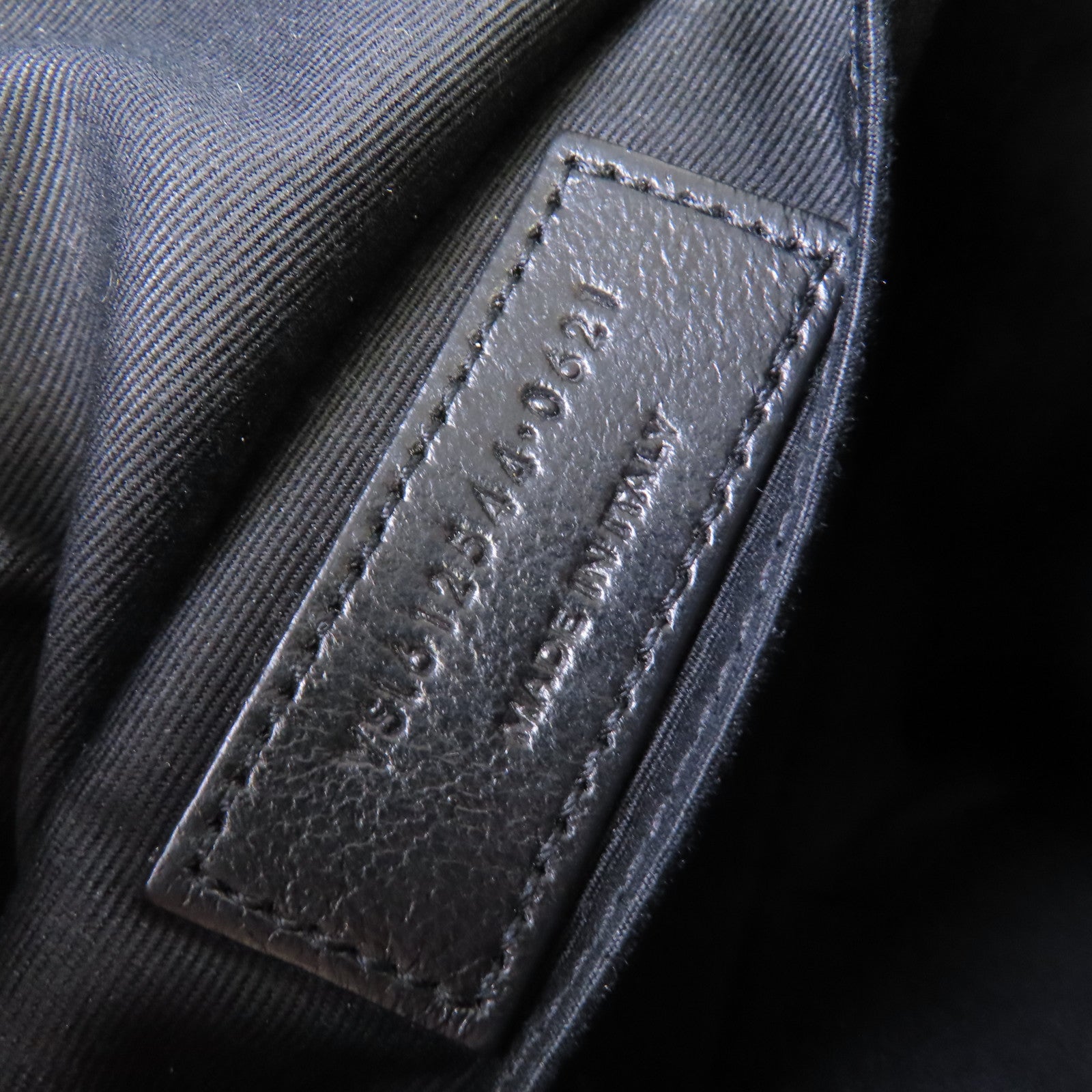 SAINT LAURENT 斜紋牛皮皮革Lou Camera Shoulder Bag金扣肩背袋灰色