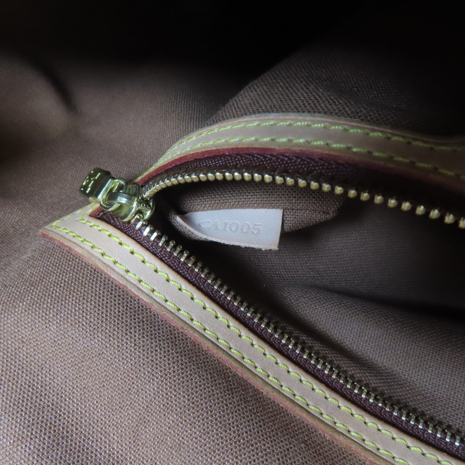 LOUIS VUITTON Monogram Abbesses金扣肩背袋啡色