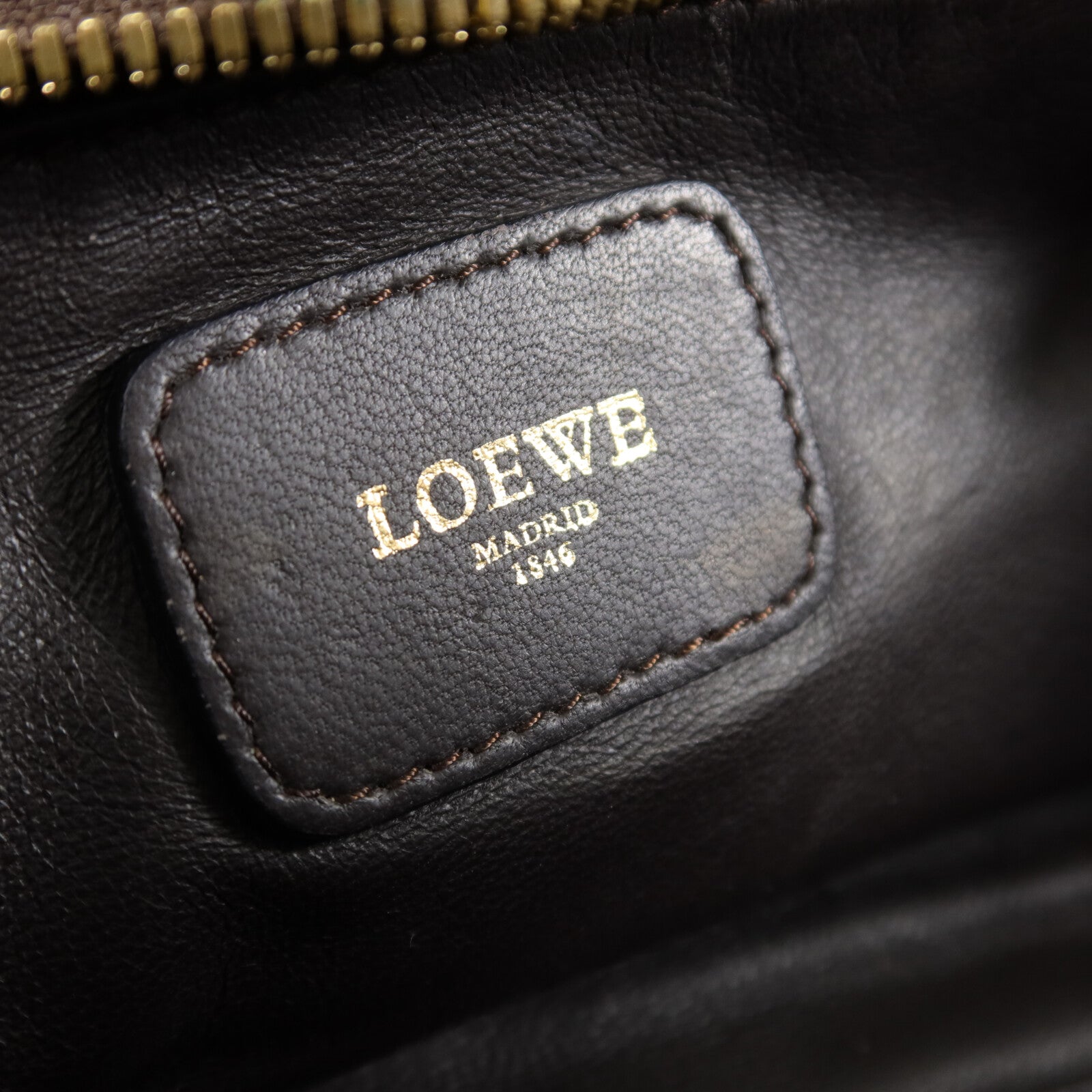 LOEWE 牛皮皮革Amazona 28手挽袋