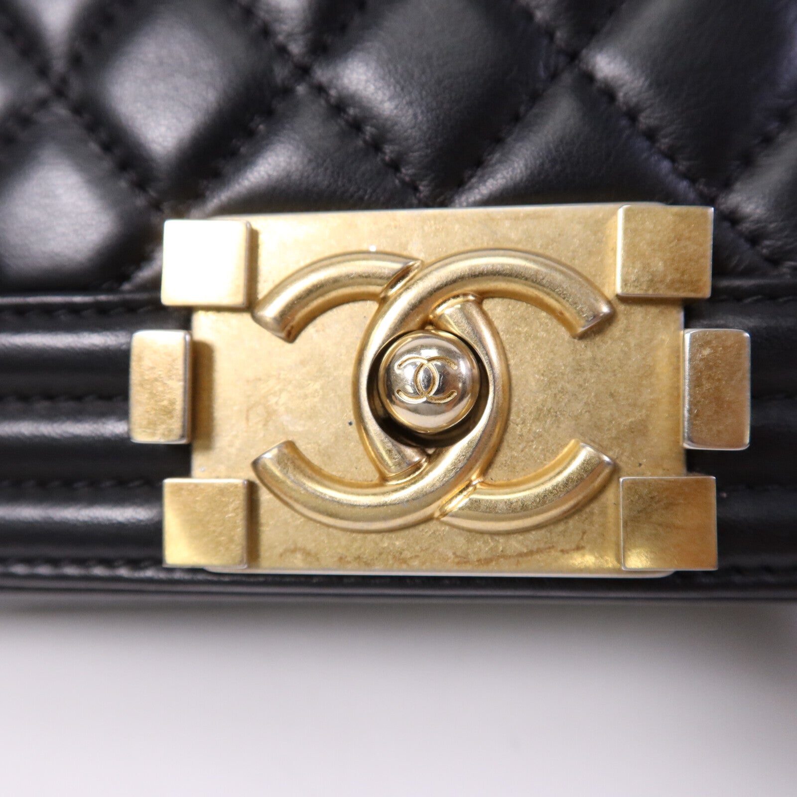 CHANEL 羊皮皮革Boy 25金扣鏈帶肩背袋