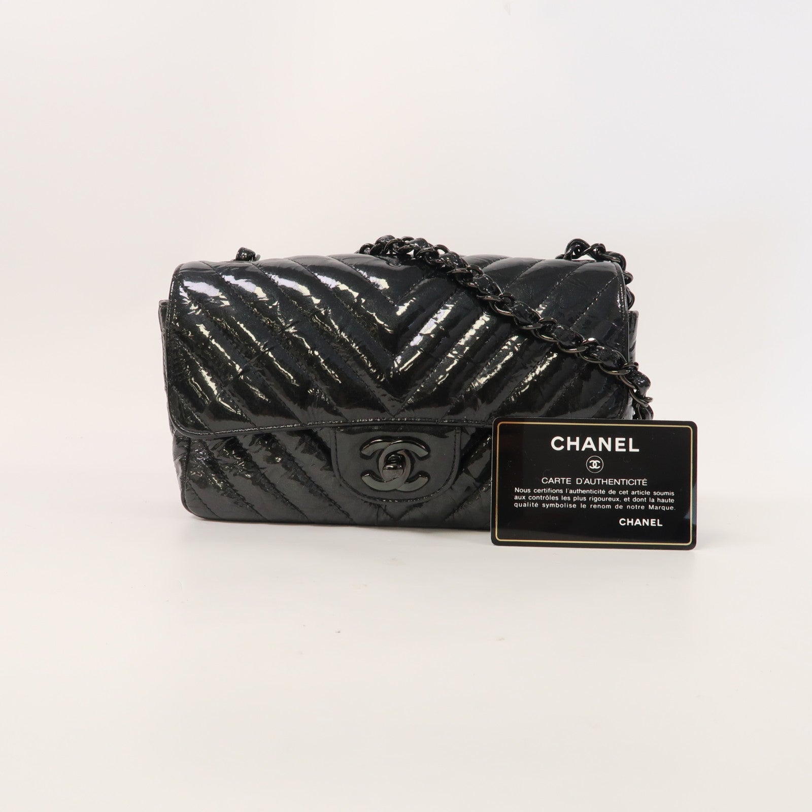 CHANEL 斜紋漆皮皮革Classic Flap 20銀扣鏈帶肩背袋黑色