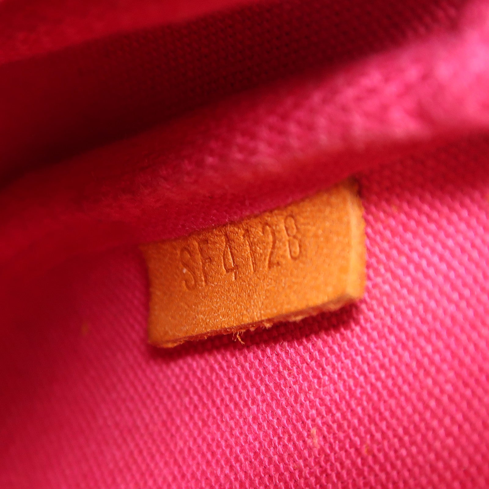 LOUIS VUITTON Monogram Pochette Accessories金扣手挽袋