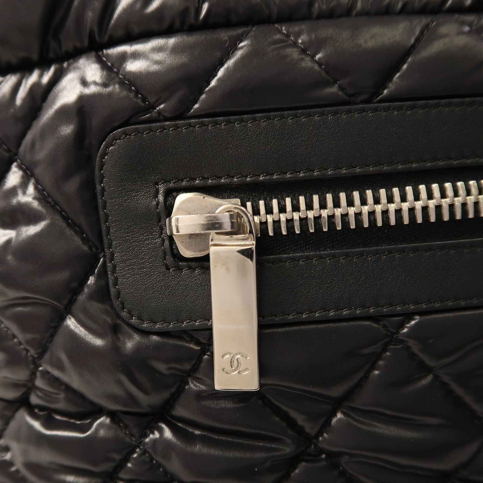 CHANEL 尼龍Coco Cocoon銀扣肩背袋
