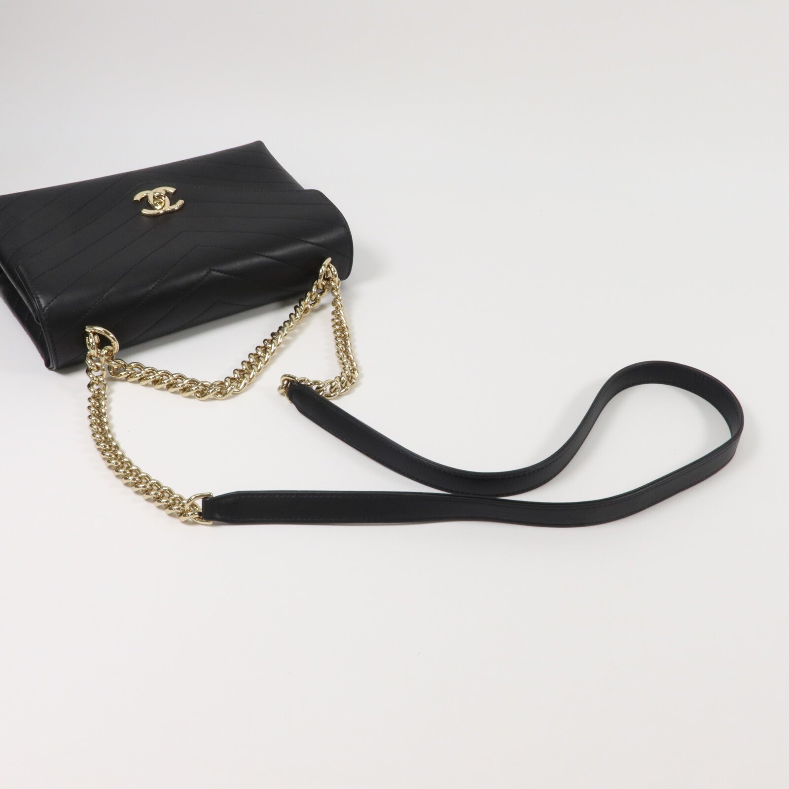 CHANEL 牛皮皮革Chain Shoulder鏈帶肩背兩用袋