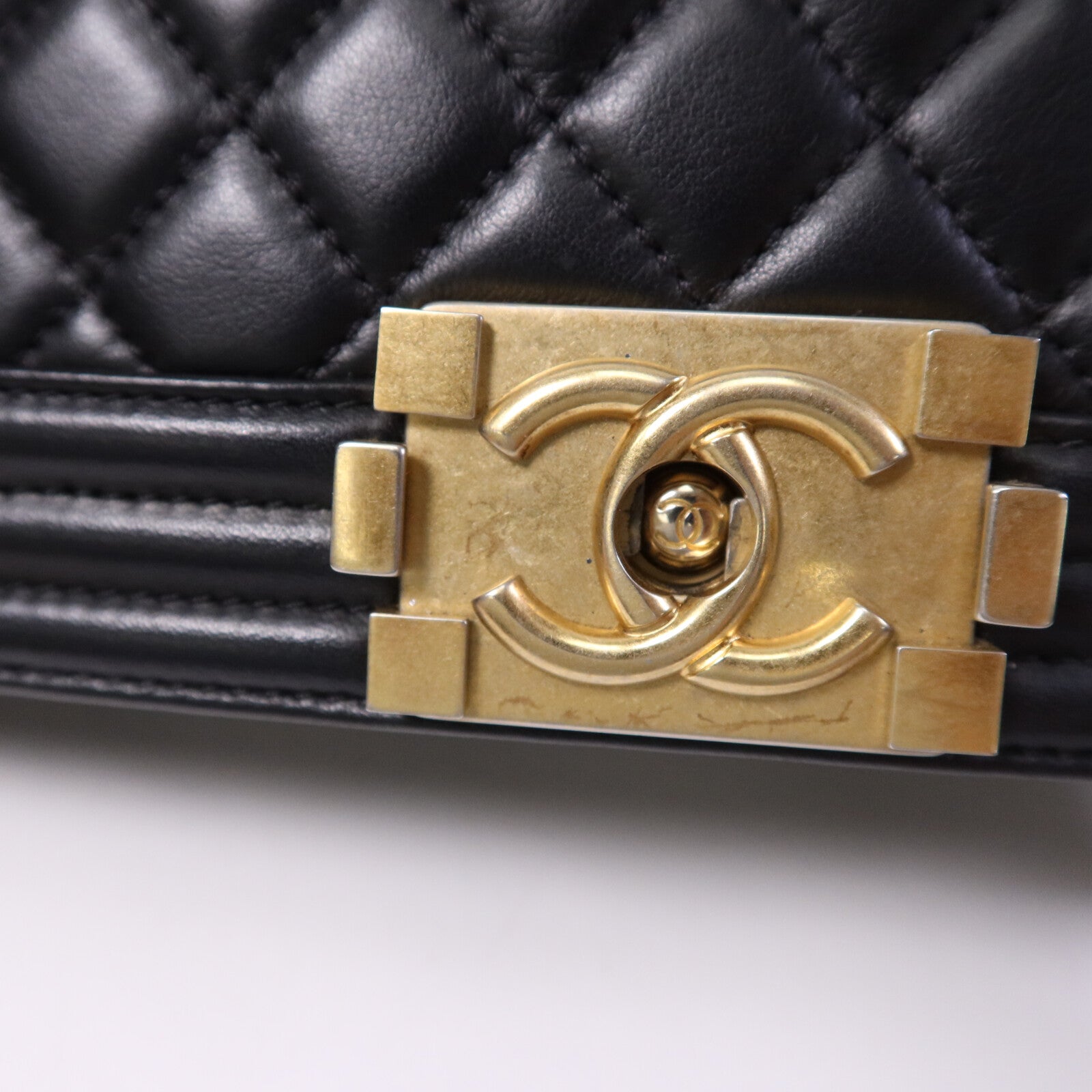 CHANEL 羊皮皮革Boy 25金扣鏈帶肩背袋