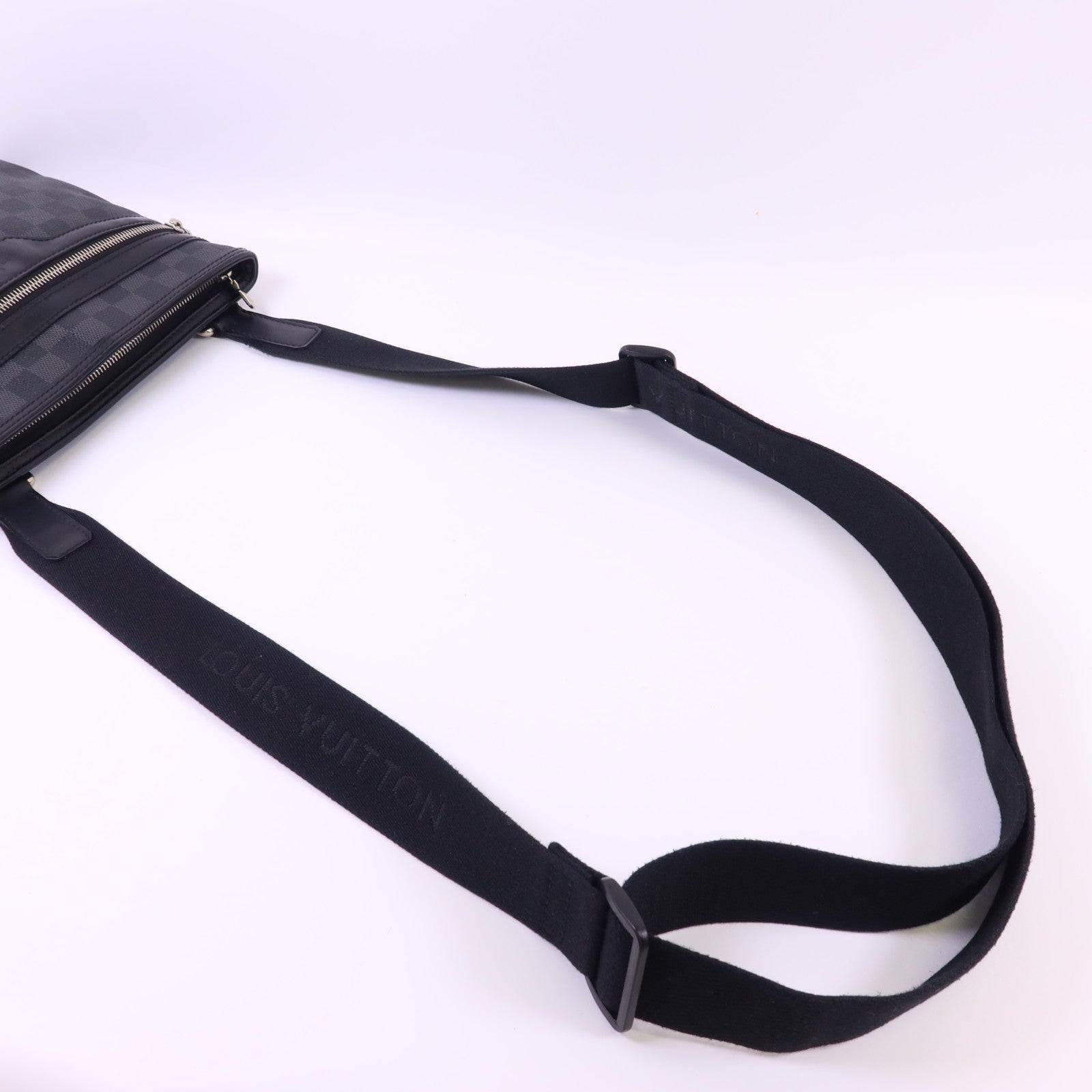 LOUIS VUITTON Damier Graphite Thomas銀扣肩背袋