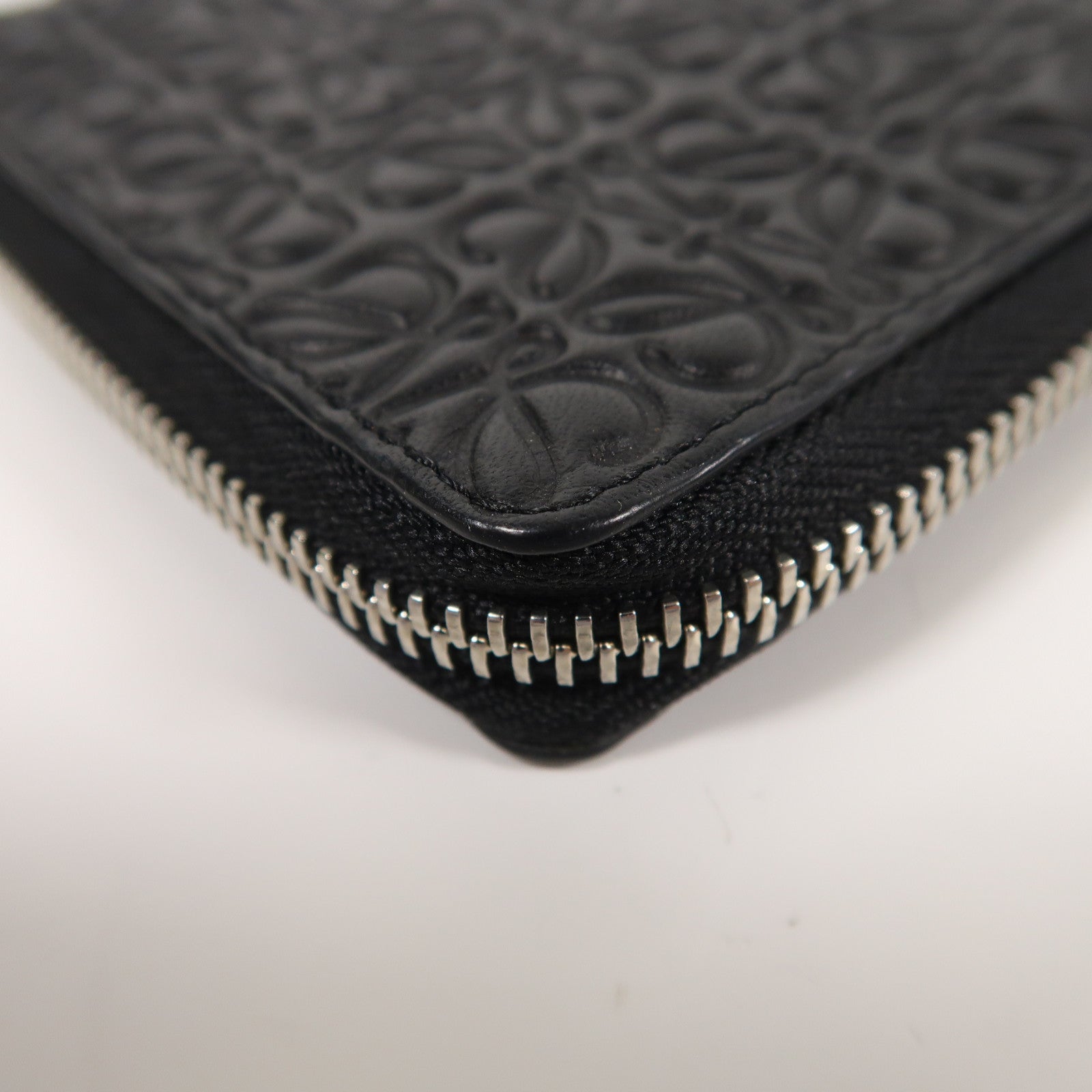 LOEWE 牛皮皮革Zipper Wallet銀扣錢包黑色