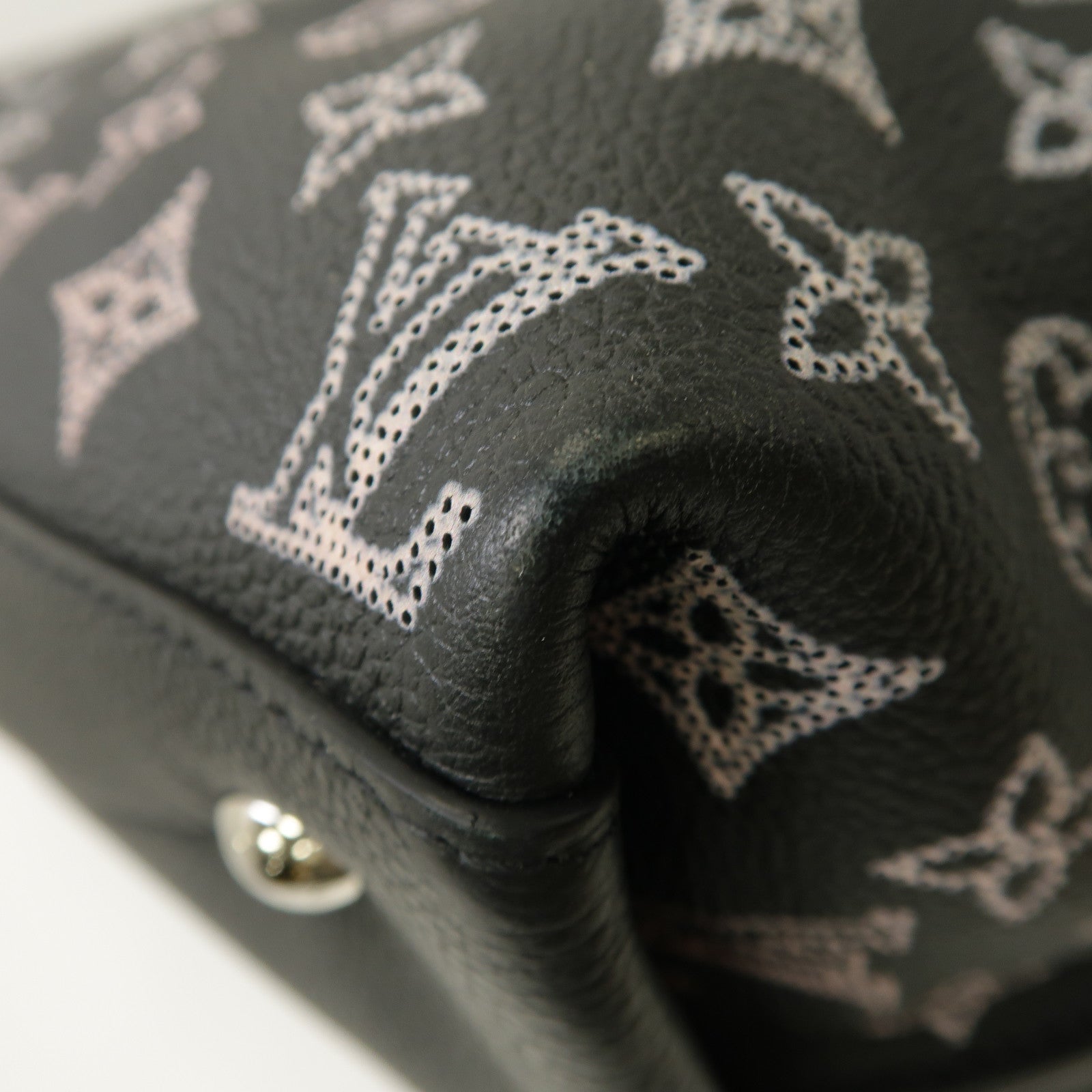 LOUIS VUITTON Monogram Mahina Carmel Hobo Bag銀扣肩背袋黑色