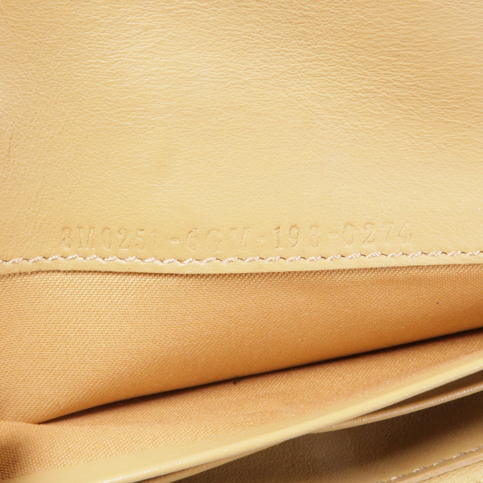 FENDI 牛皮皮革Wallet金扣長錢包