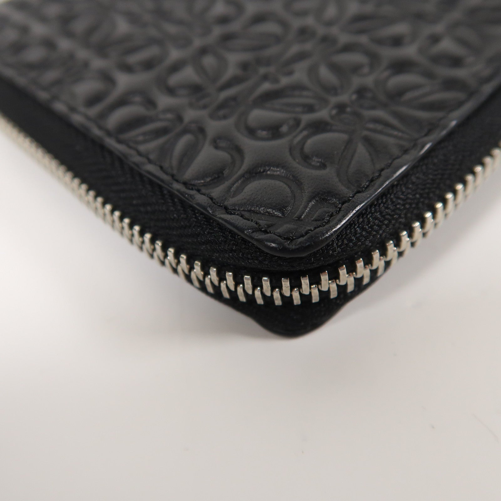 LOEWE 牛皮皮革Zipper Wallet銀扣錢包黑色