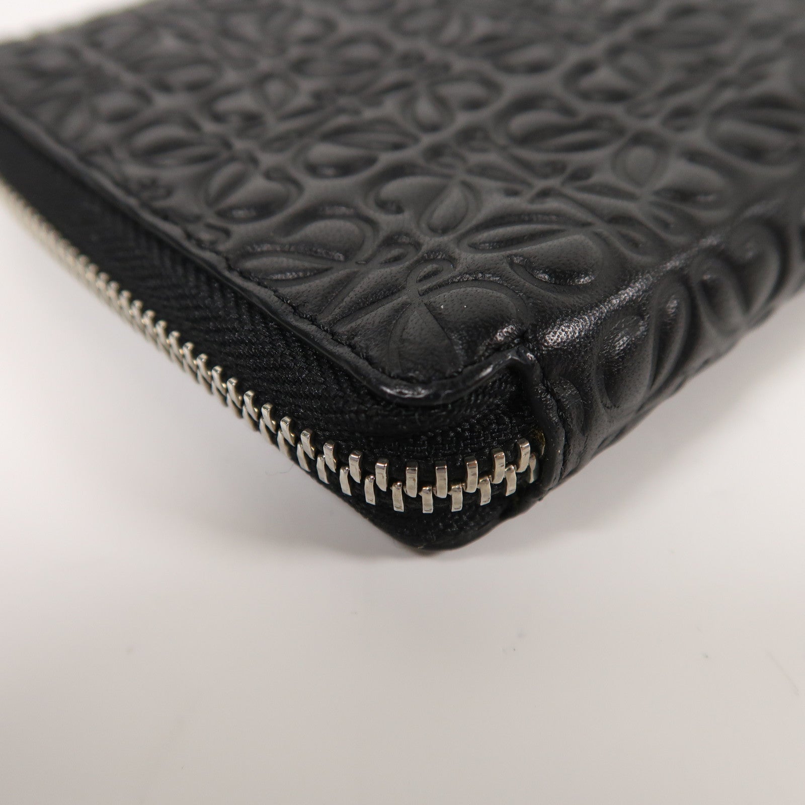 LOEWE 牛皮皮革Zipper Wallet銀扣錢包黑色