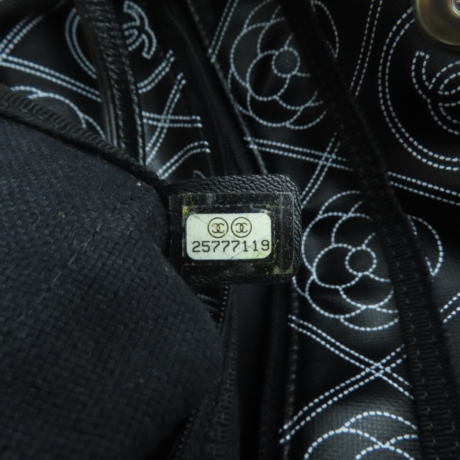 CHANEL 【激減優惠】塗層帆布Camellia Large Shopping Bag銀扣手挽袋黑色/白色
