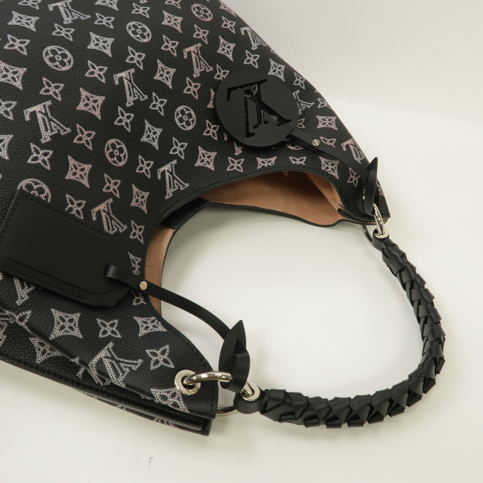 LOUIS VUITTON Monogram Mahina Carmel Hobo Bag銀扣肩背袋黑色