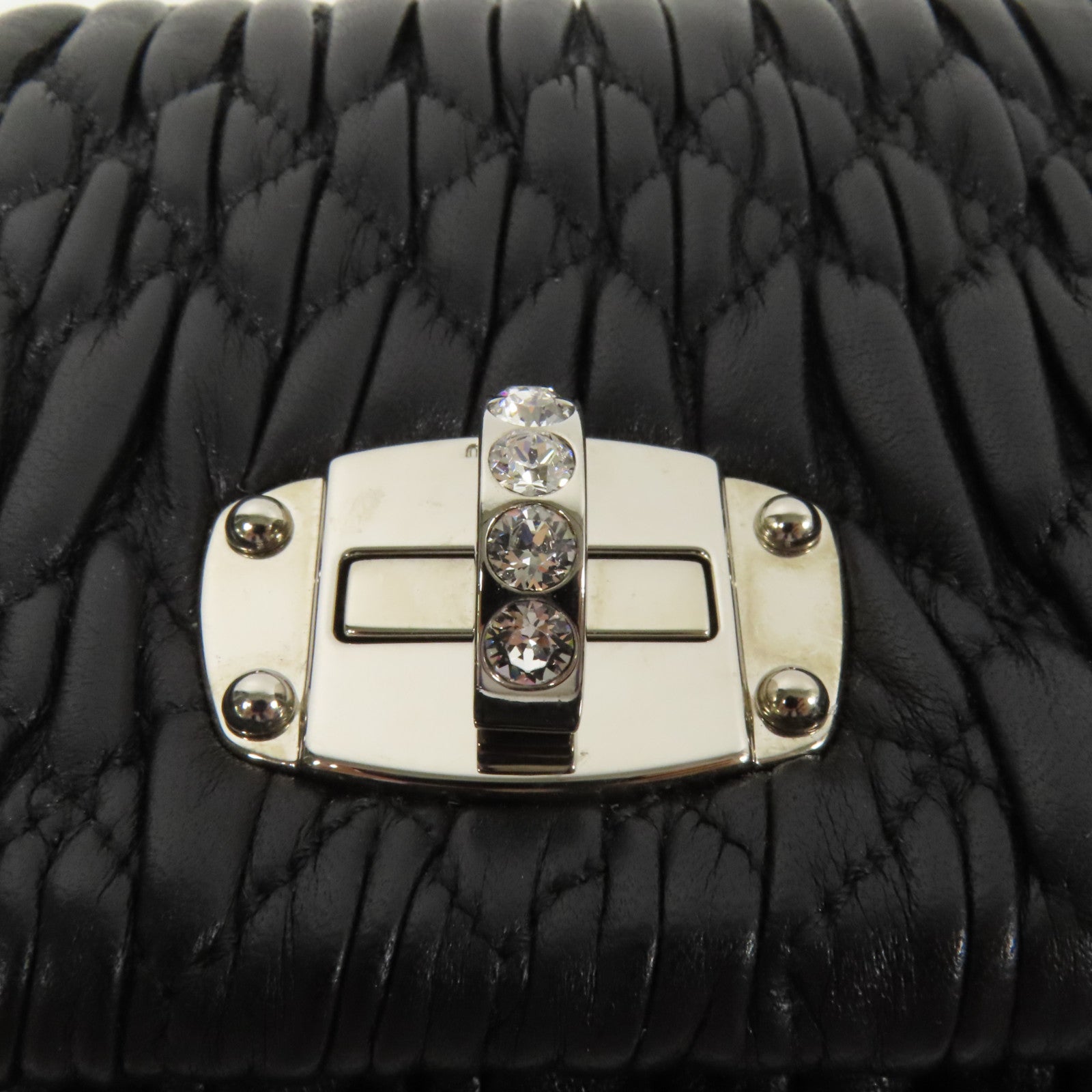 Miu Miu 皮革Shoulder Bag銀扣肩背袋