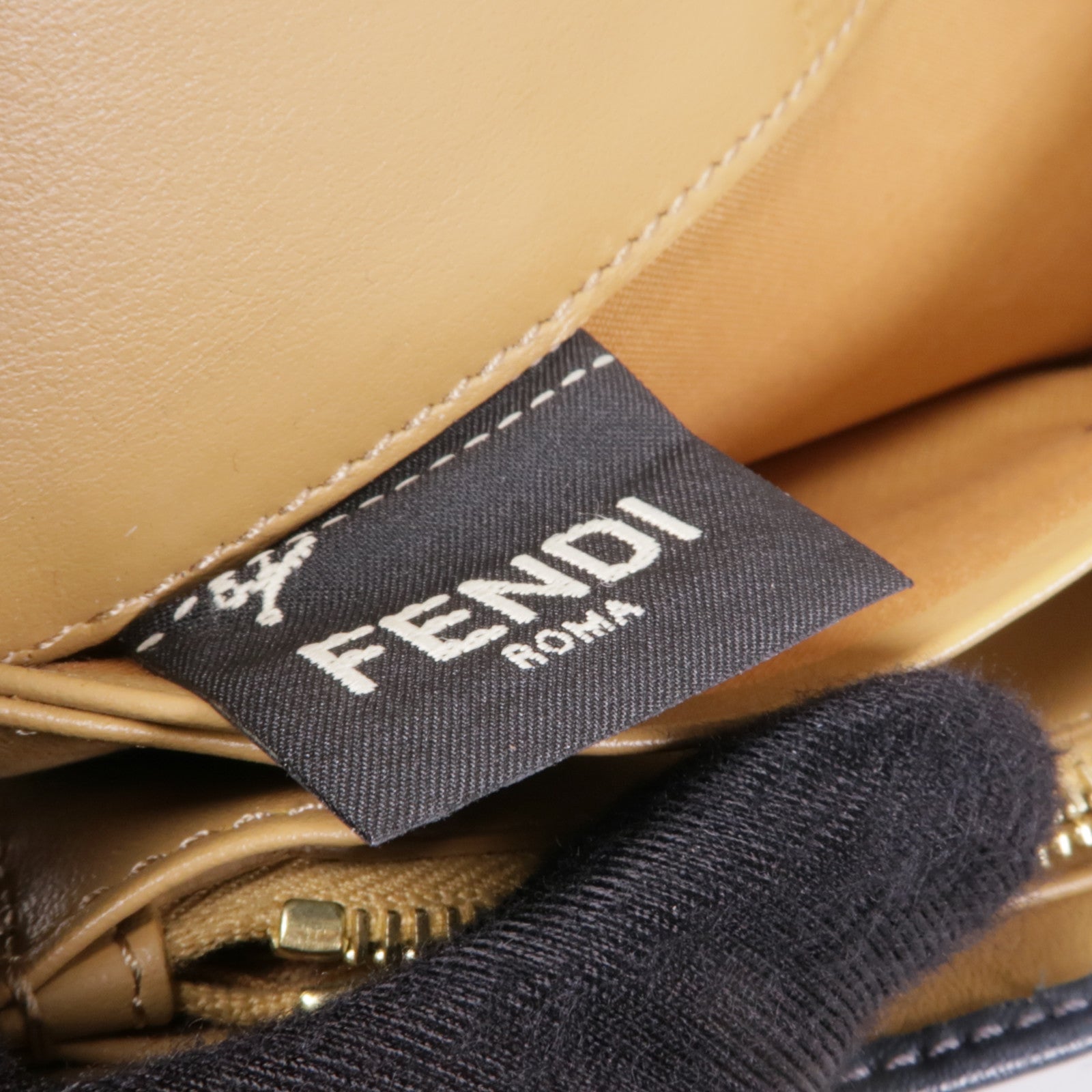 FENDI 牛皮皮革Wallet金扣長錢包