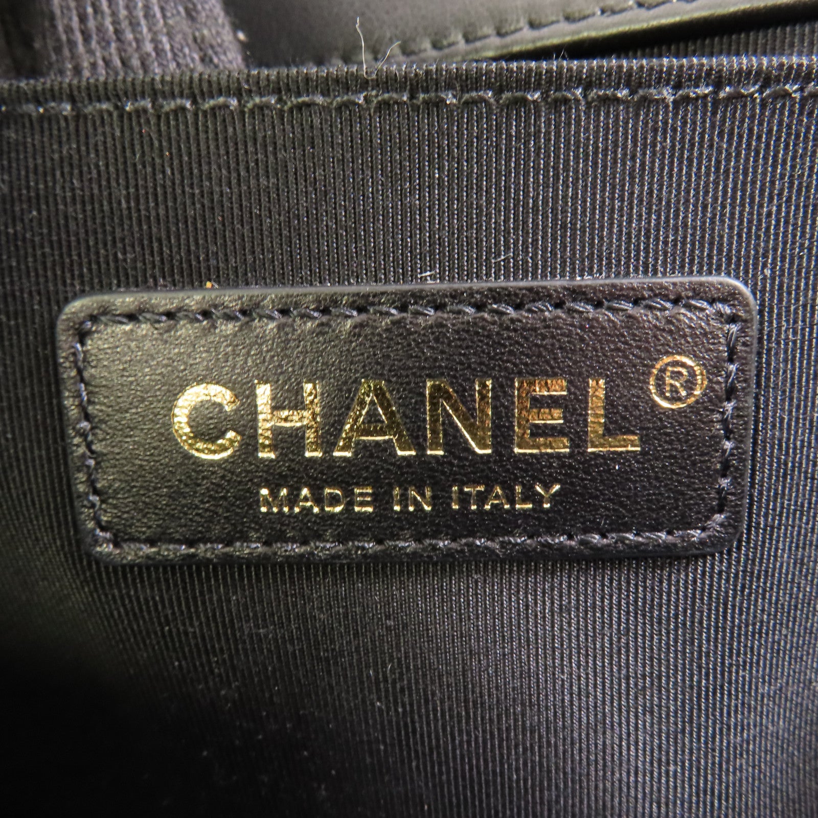 CHANEL 羊皮皮革Boy 25金扣鏈帶肩背袋