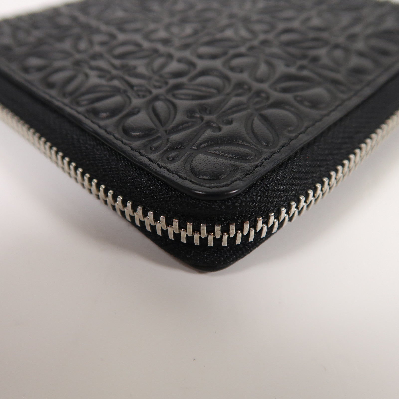 LOEWE 牛皮皮革Zipper Wallet銀扣錢包黑色