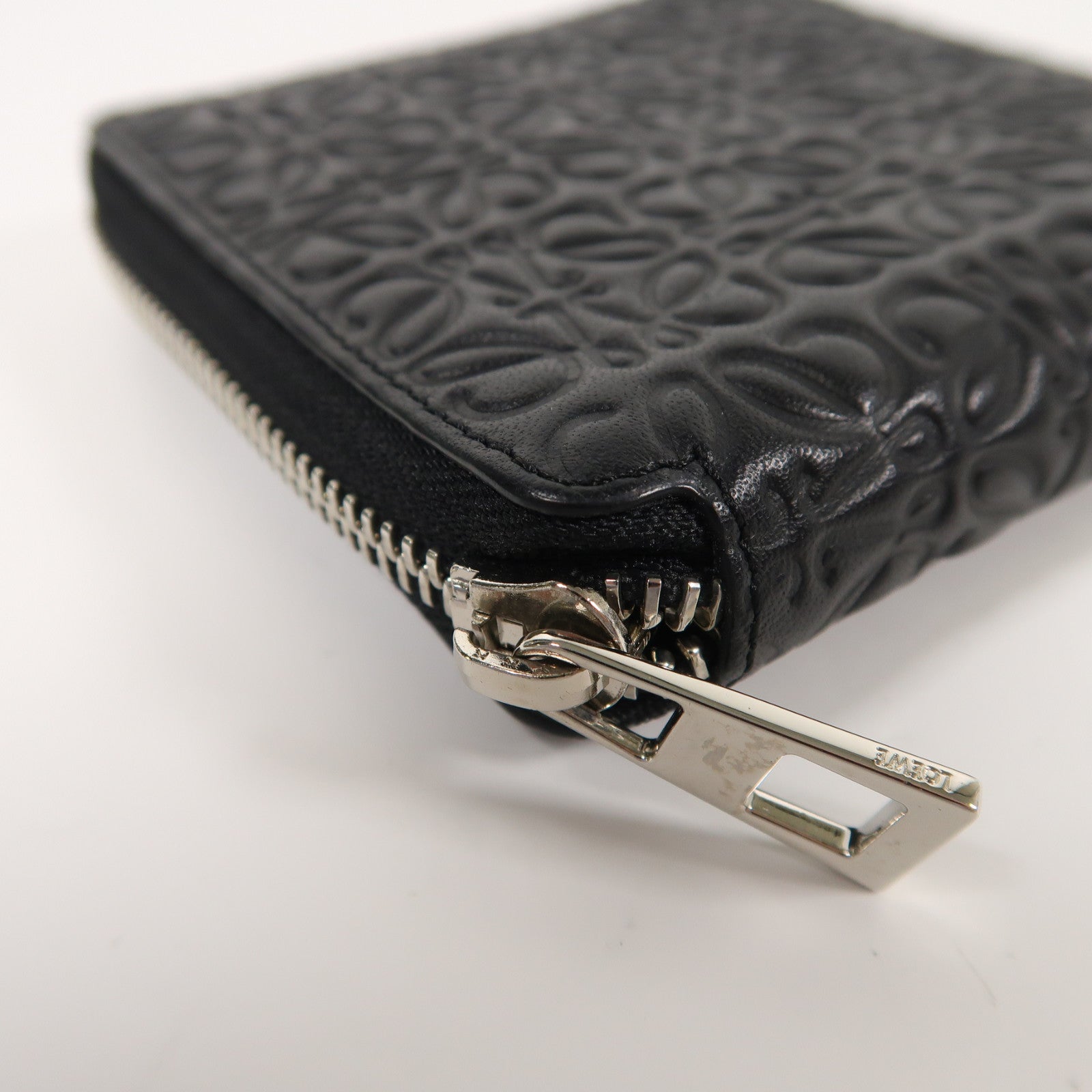 LOEWE 牛皮皮革Zipper Wallet銀扣錢包黑色