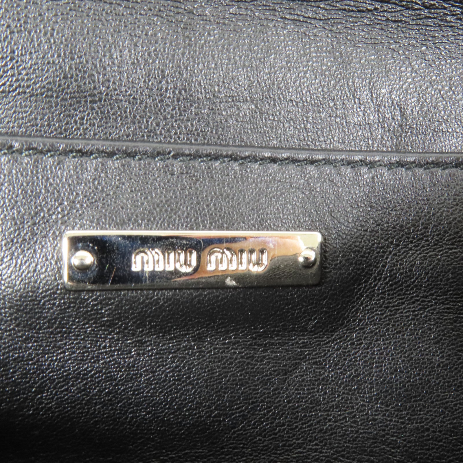 Miu Miu 皮革Shoulder Bag銀扣肩背袋