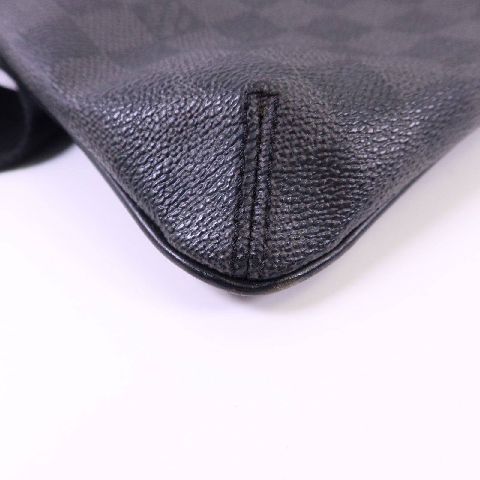 LOUIS VUITTON Damier Graphite Thomas銀扣肩背袋