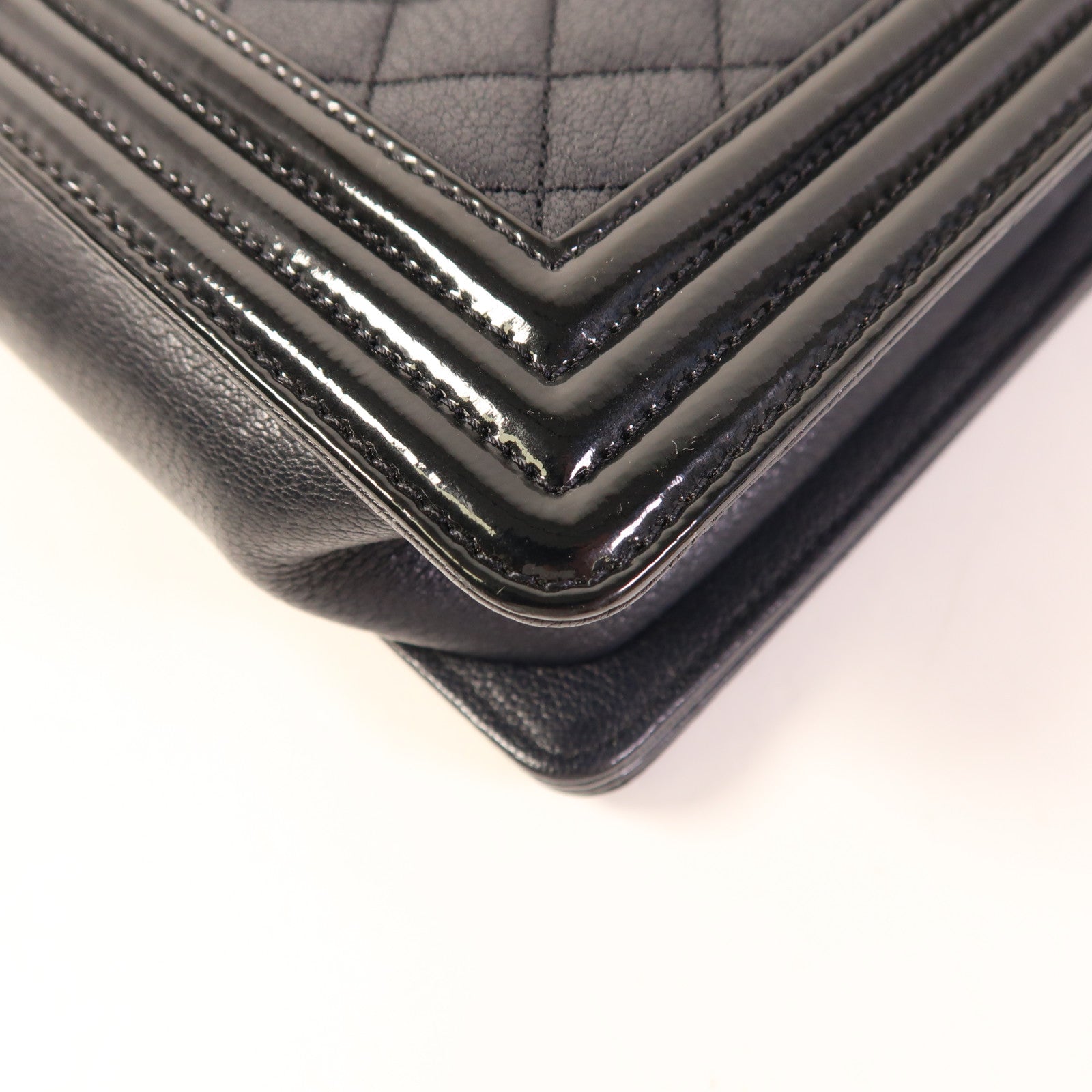 CHANEL CC Boy 28 Chain Shoulder Bag Calfskin Leather Black