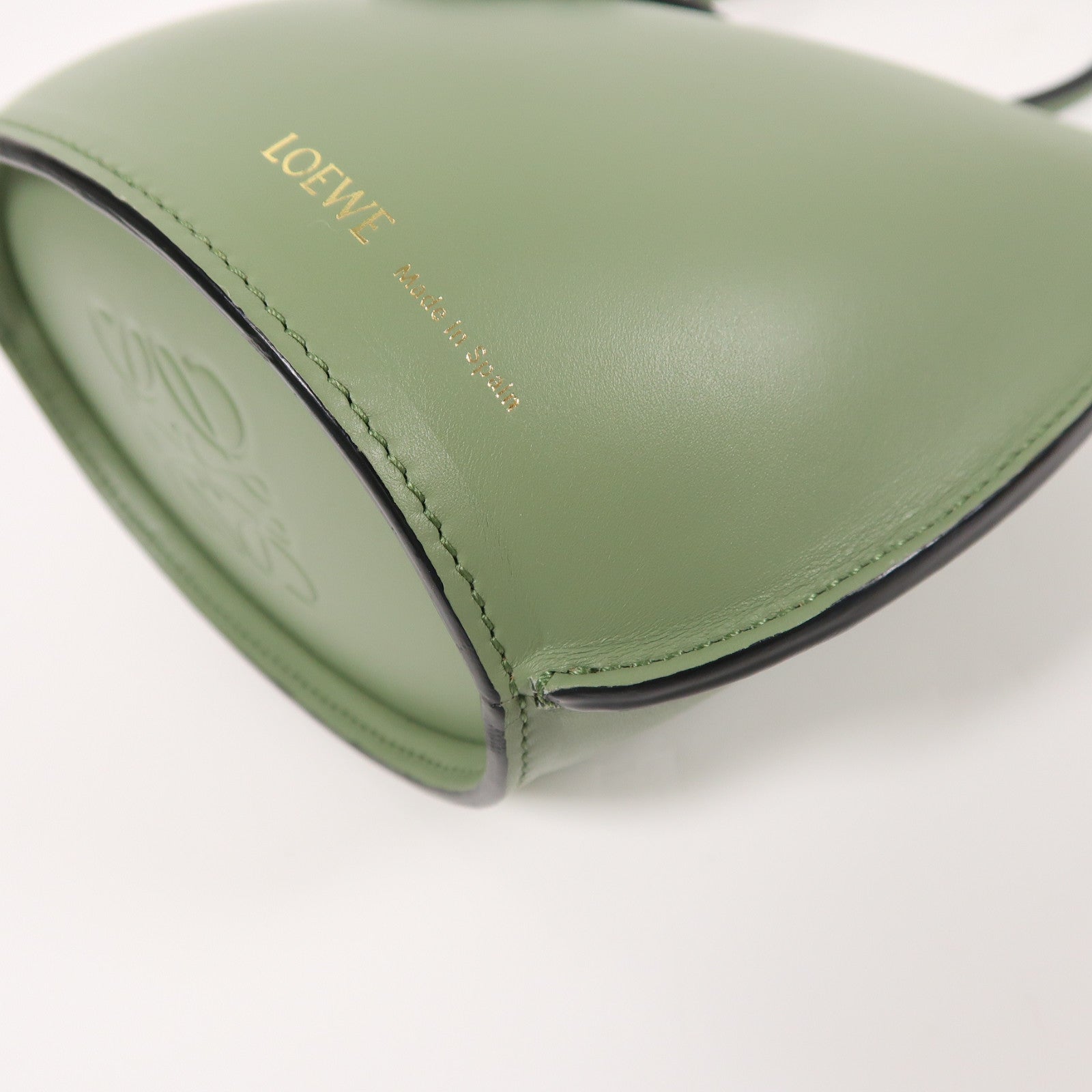 LOEWE 牛皮皮革Molded Bucket肩背袋綠色