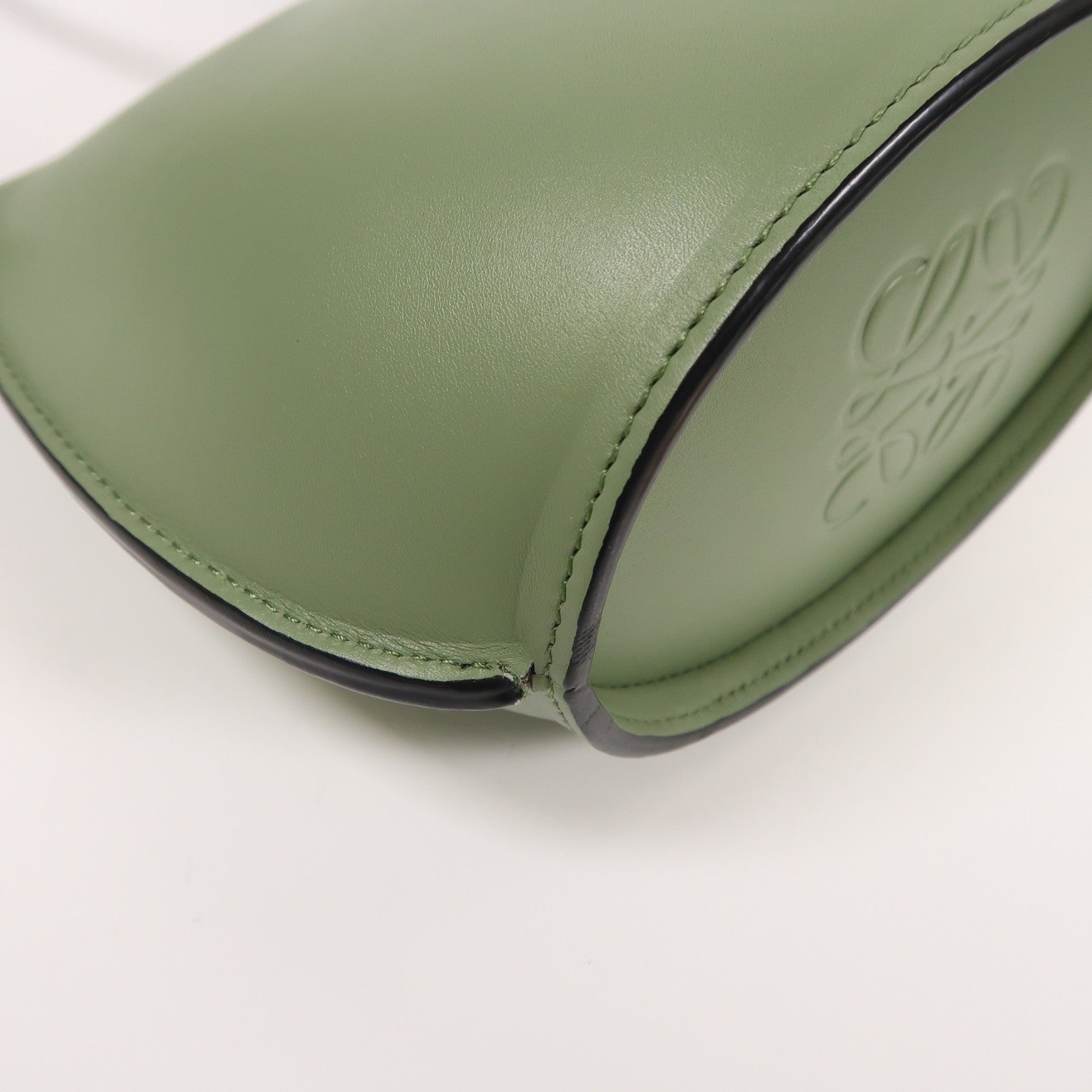 LOEWE 牛皮皮革Molded Bucket肩背袋綠色