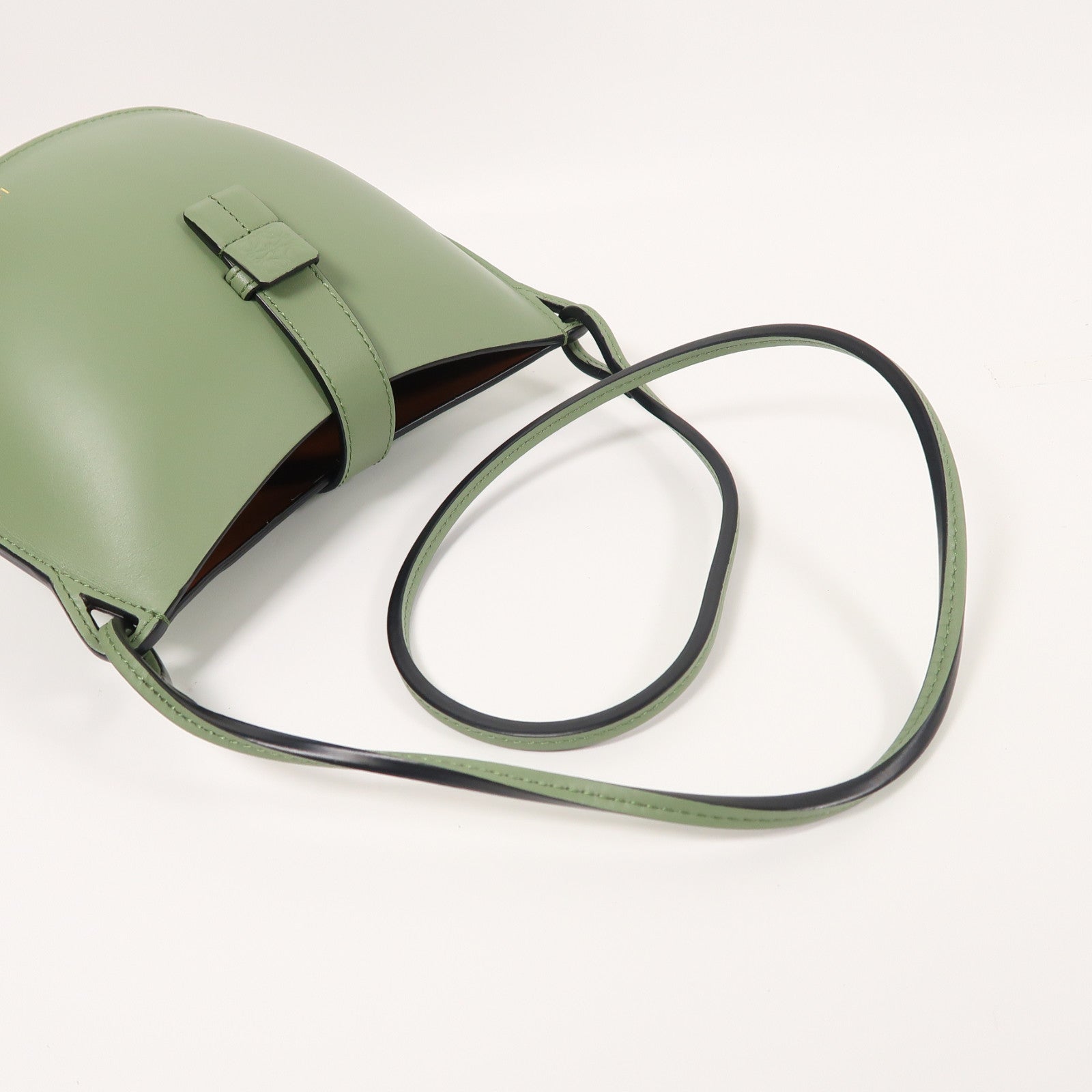 LOEWE 牛皮皮革Molded Bucket肩背袋綠色