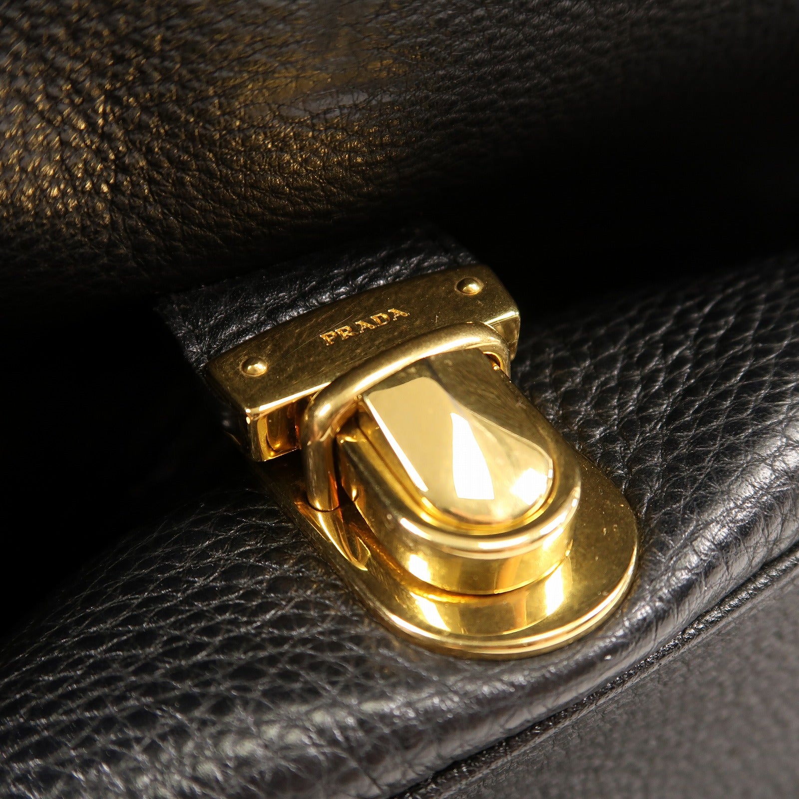 PRADA 牛皮皮革Shoulder Bag金扣肩背袋