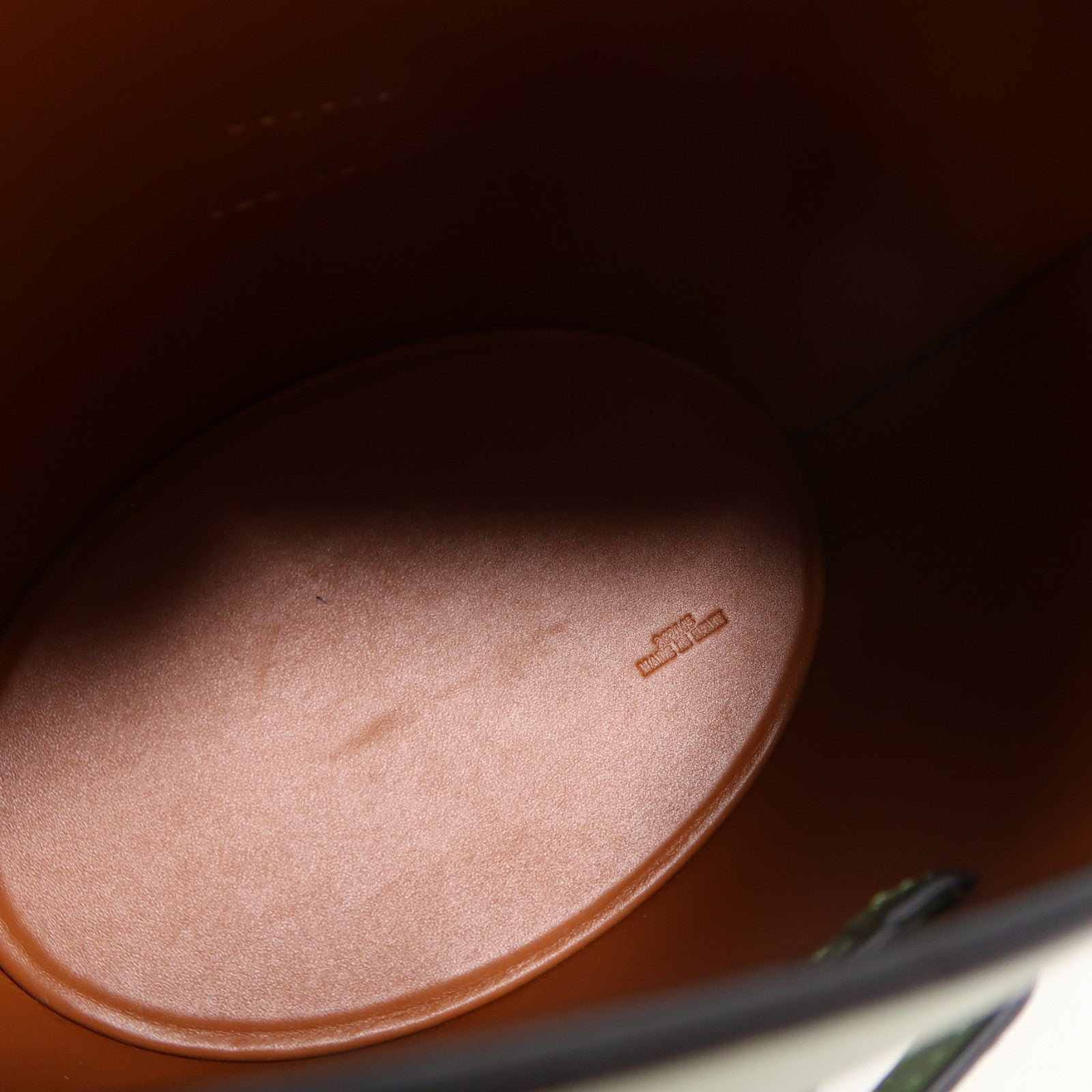 LOEWE 牛皮皮革Molded Bucket肩背袋綠色