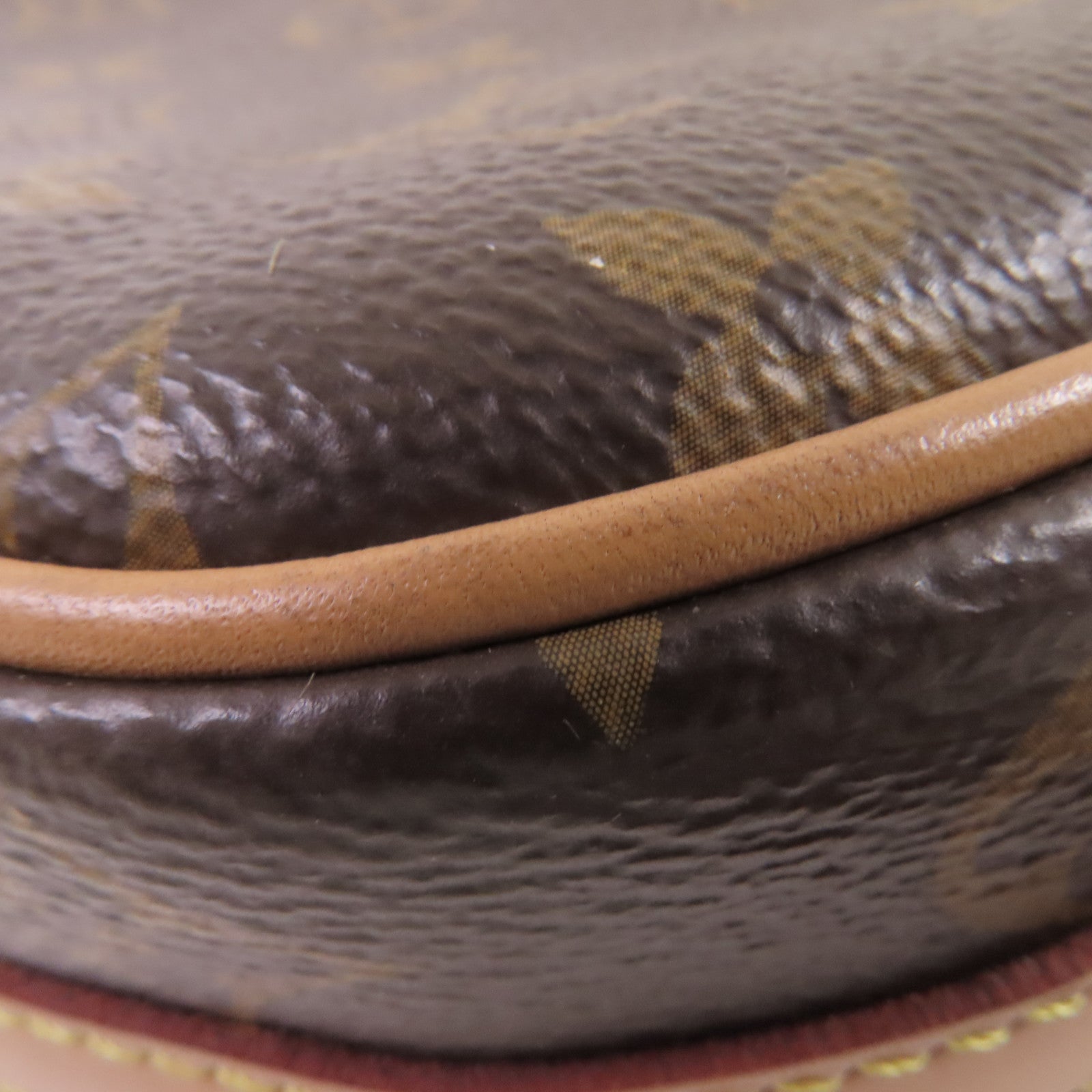 LOUIS VUITTON Monogram Boite Chapeau Souple Shoulder Bag金扣肩背袋啡色