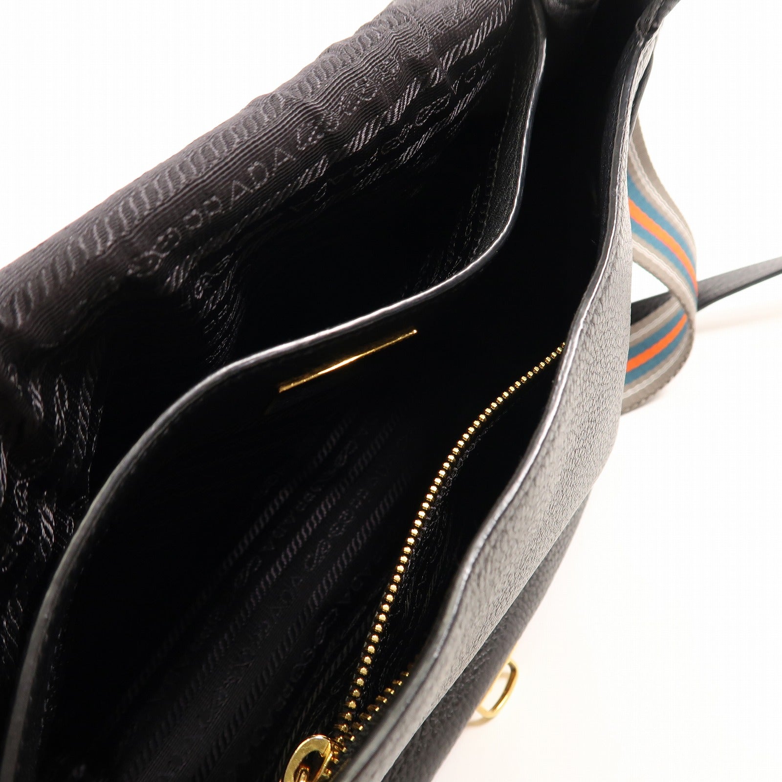 PRADA 牛皮皮革Shoulder Bag金扣肩背袋
