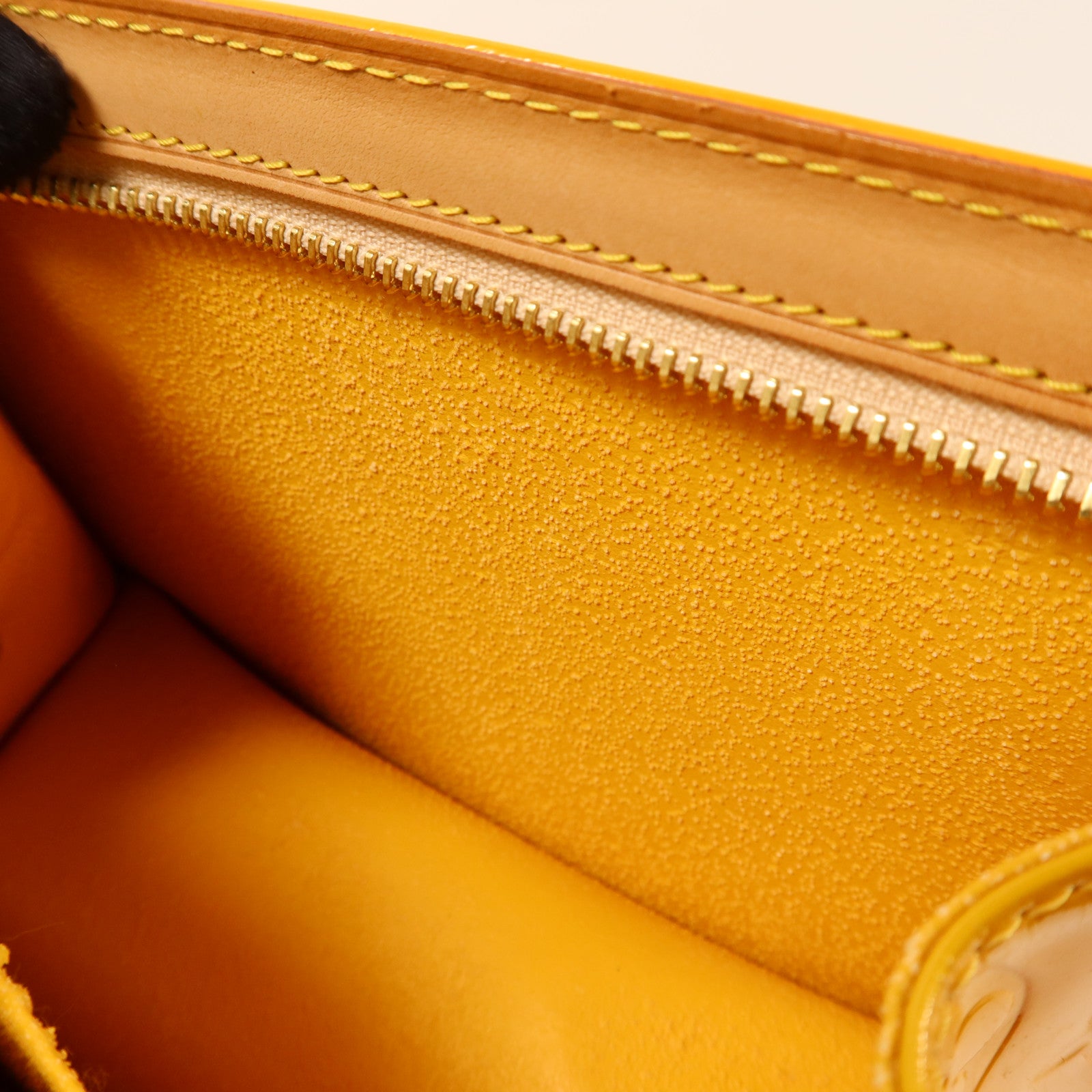 LOUIS VUITTON Monogram Vernis Mini Forsyth金扣手挽袋