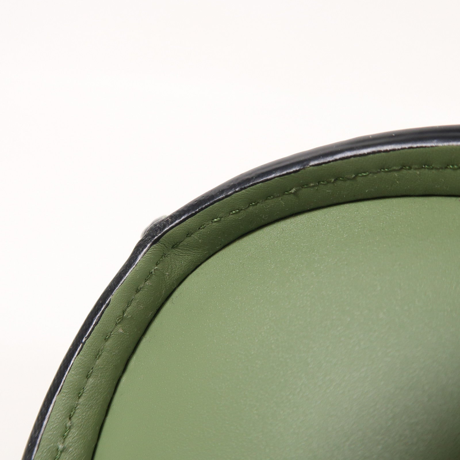 LOEWE 牛皮皮革Molded Bucket肩背袋綠色